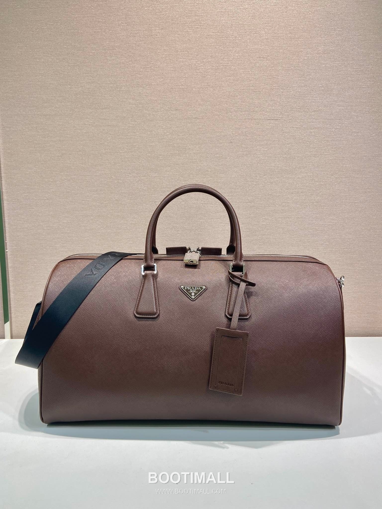 Prada Saffiano Leather Travel Duffle Bag with Wrap Zip and Lock Detail 프라다 사피아노 가죽 랩어라운드 지퍼 락 디테일 트래블 더플백 2VC018 50cm 1