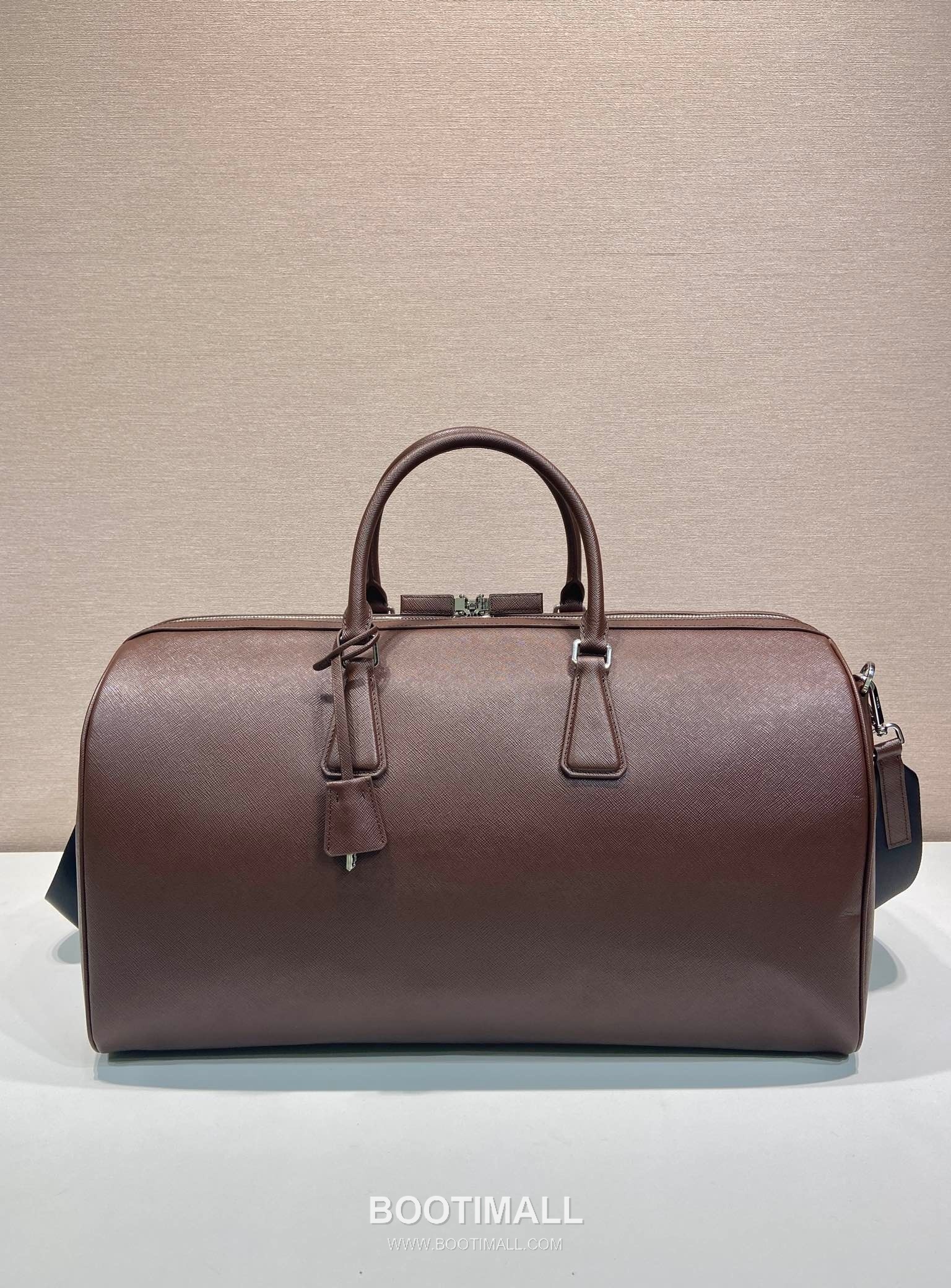 Prada Saffiano Leather Travel Duffle Bag with Wrap Zip and Lock Detail 프라다 사피아노 가죽 랩어라운드 지퍼 락 디테일 트래블 더플백 2VC018 50cm 3