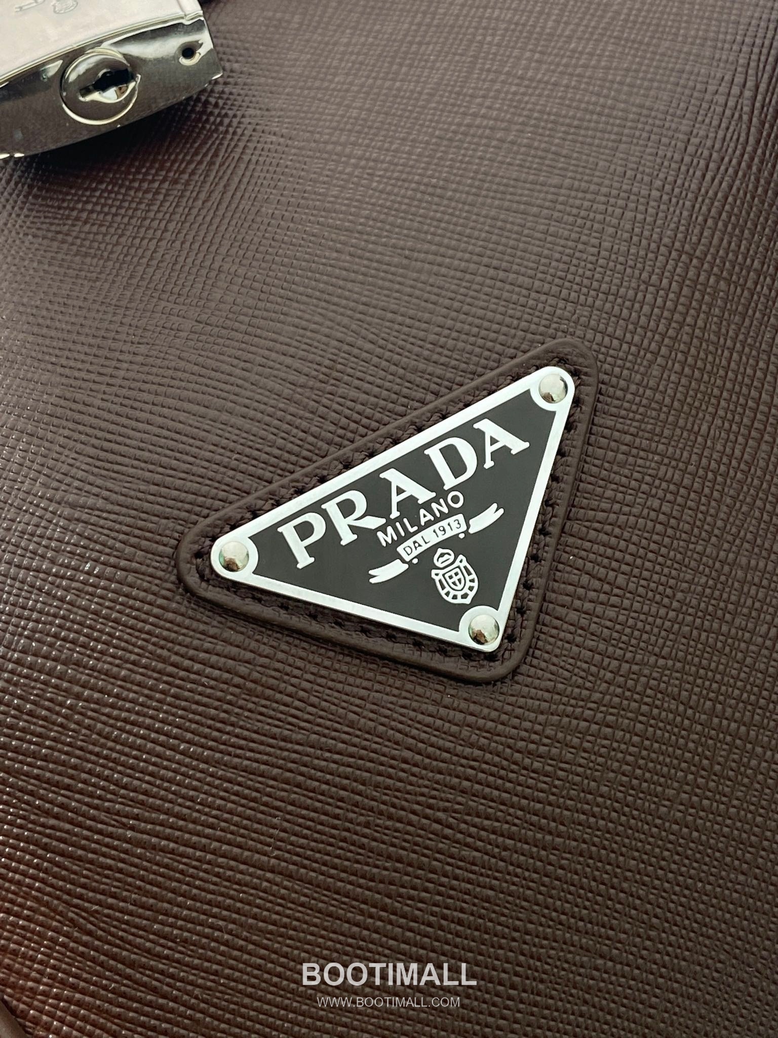 Prada Saffiano Leather Travel Duffle Bag with Wrap Zip and Lock Detail 프라다 사피아노 가죽 랩어라운드 지퍼 락 디테일 트래블 더플백 2VC018 50cm 6