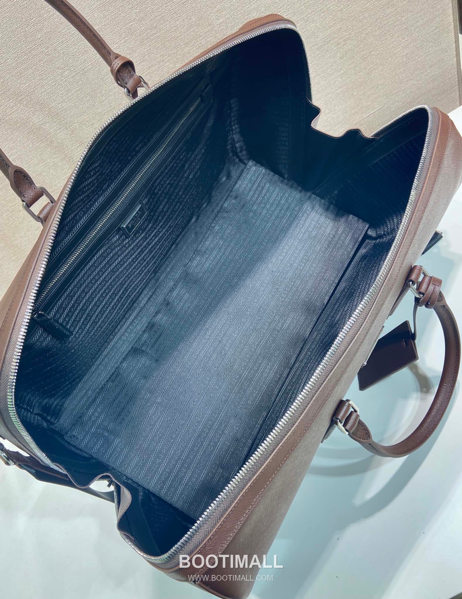 Prada Saffiano Leather Travel Duffle Bag with Wrap Zip and Lock Detail 프라다 사피아노 가죽 랩어라운드 지퍼 락 디테일 트래블 더플백 2VC018 50cm 8