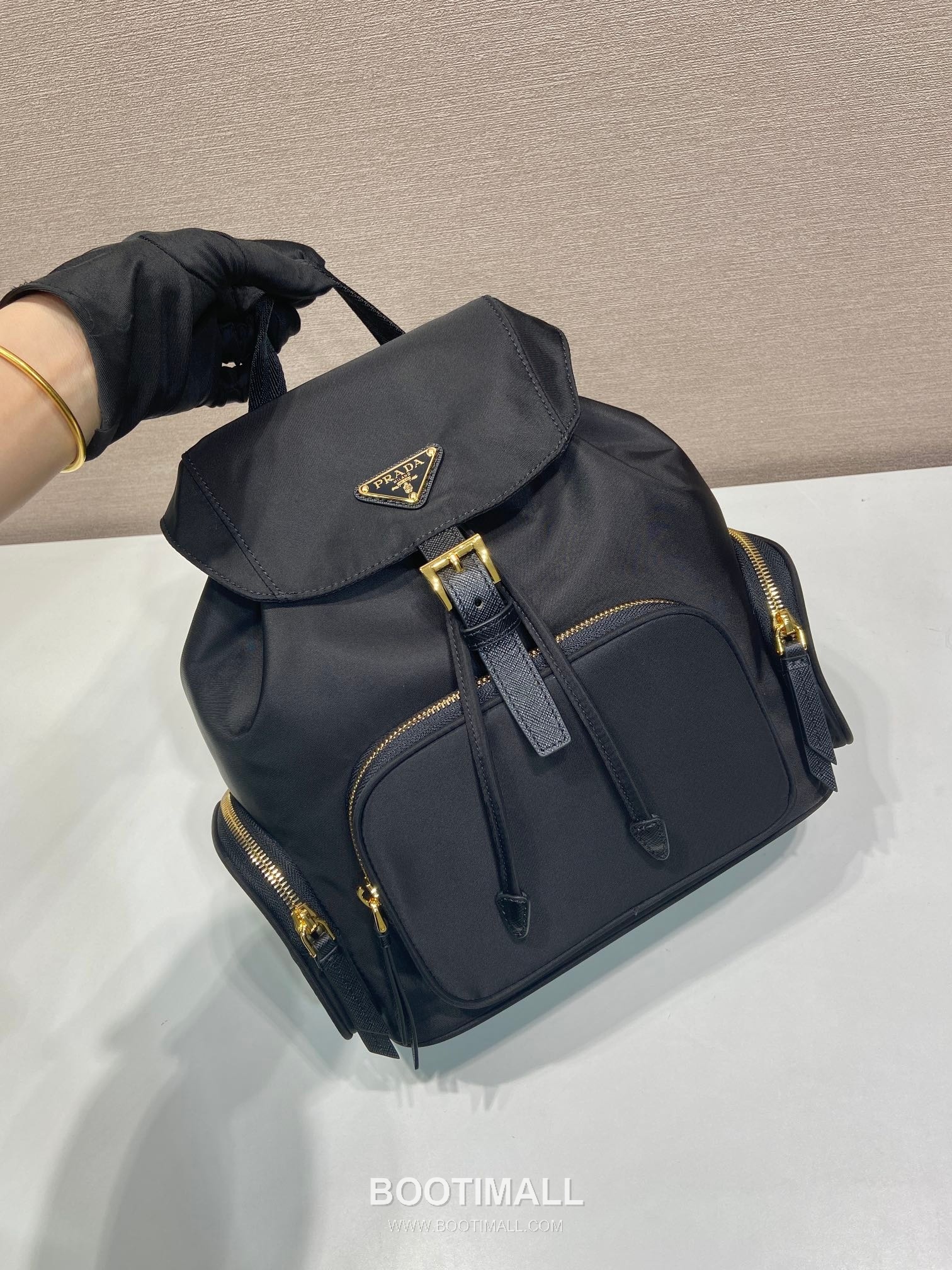 Prada Re-Nylon Backpack with Flap Drawstring Closure and Triple Zip Pocket Detail 프라다 리나일론 플랩 드로우스트링 트리플 지퍼 포켓 백팩 1BZ081 24.5cm 3