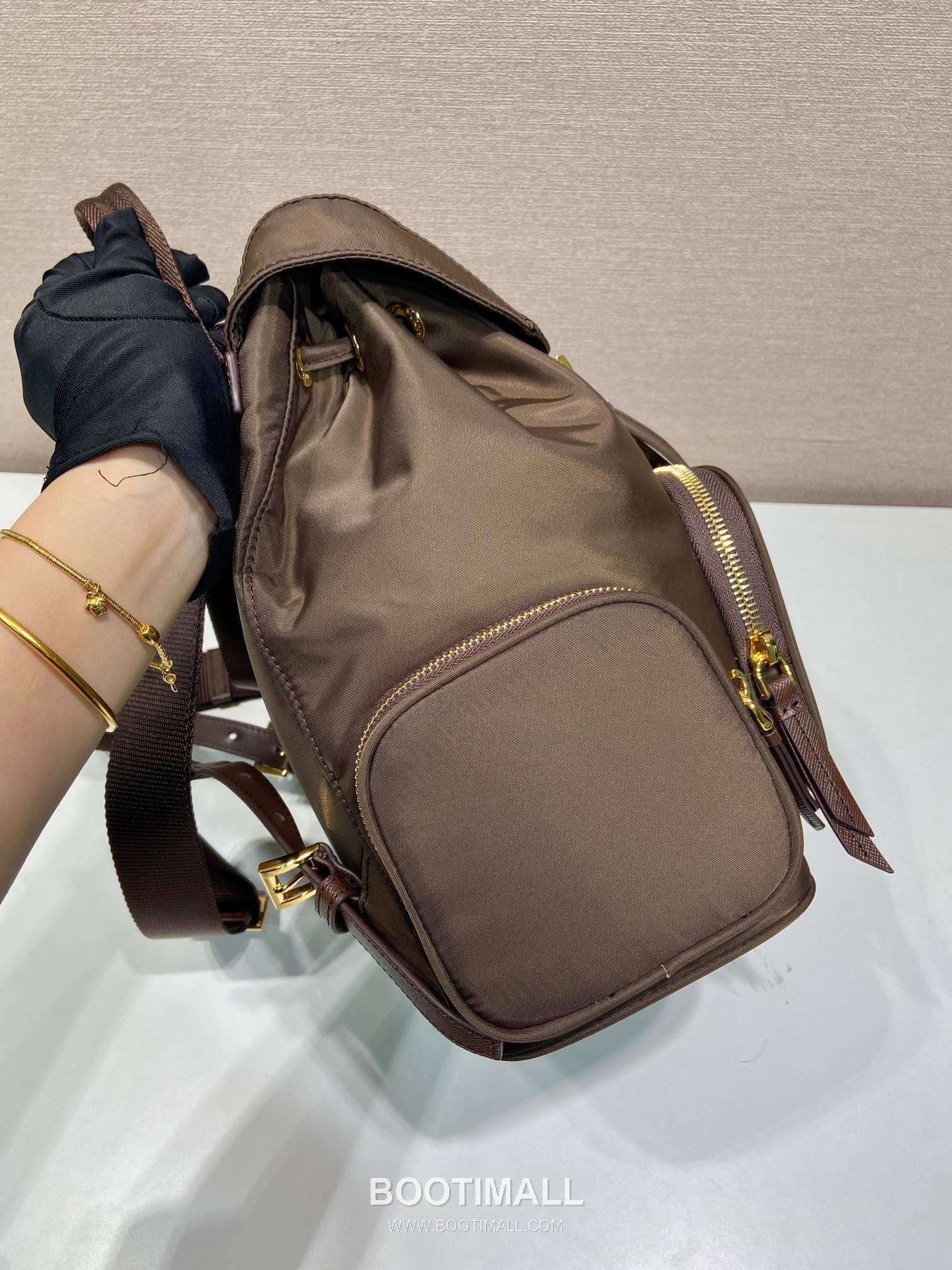 Prada Re-Nylon Backpack with Flap Drawstring Closure and Triple Zip Pocket Detail 프라다 리나일론 플랩 드로우스트링 트리플 지퍼 포켓 백팩 1BZ081 24.5cm 5