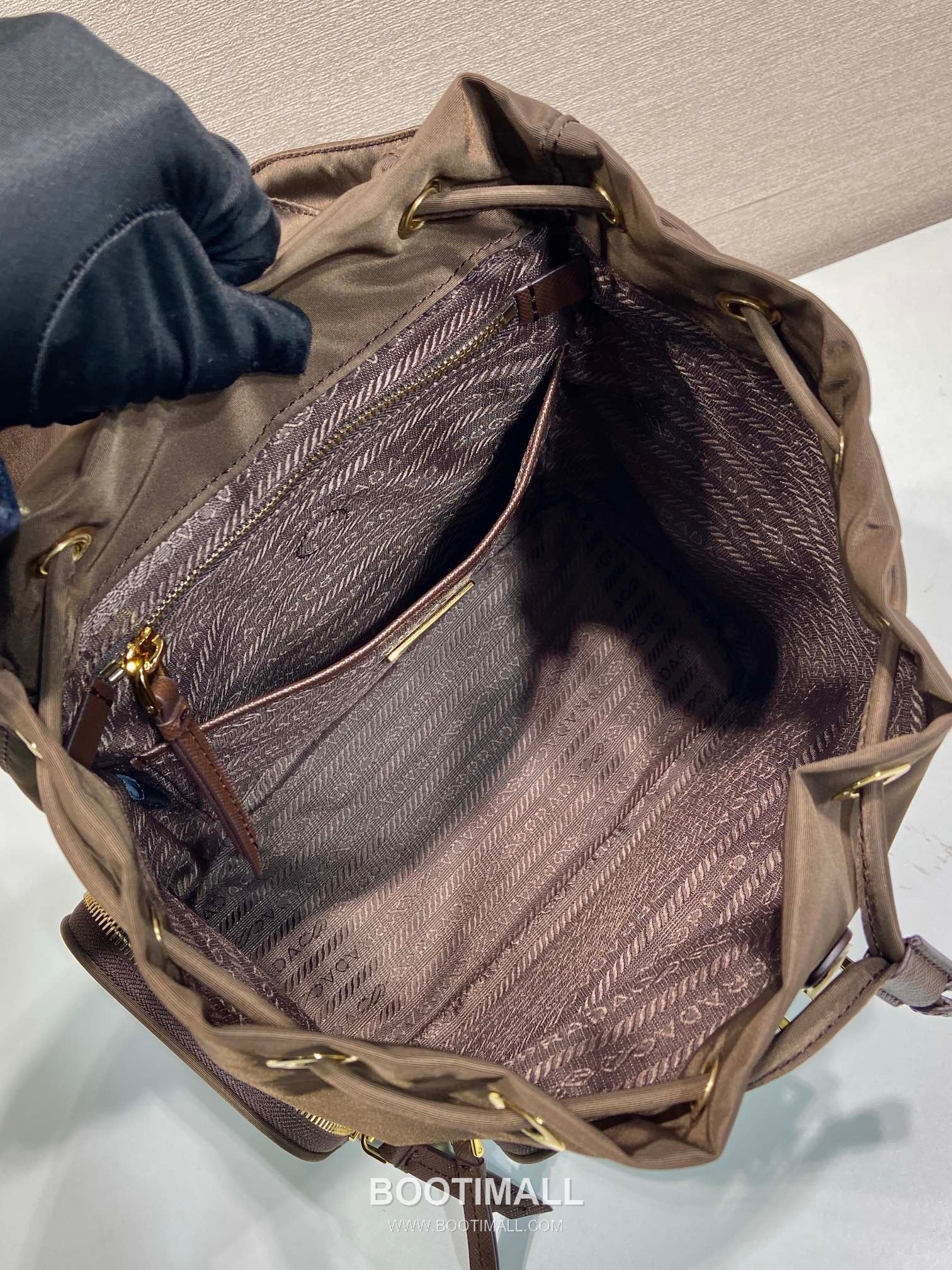 Prada Re-Nylon Backpack with Flap Drawstring Closure and Triple Zip Pocket Detail 프라다 리나일론 플랩 드로우스트링 트리플 지퍼 포켓 백팩 1BZ081 24.5cm 8