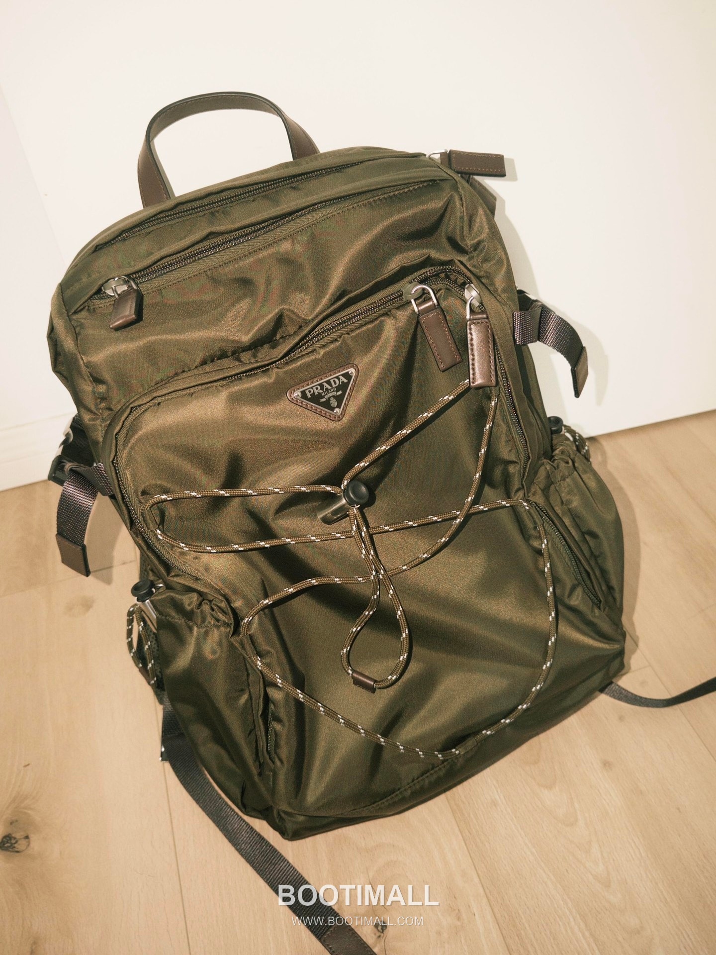 Prada Re-Nylon Backpack with Multi Pocket and Drawcord Detail 프라다 리나일론 멀티 포켓 드로우코드 디테일 백팩 2VZ122 29cm 7