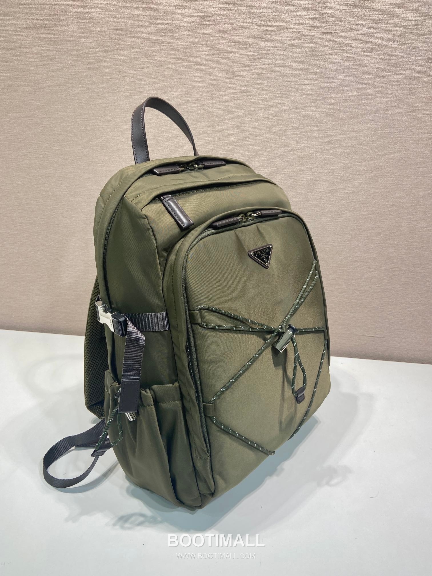 Prada Re-Nylon Backpack with Multi Pocket and Drawcord Detail 프라다 리나일론 멀티 포켓 드로우코드 디테일 백팩 2VZ122 29cm 10