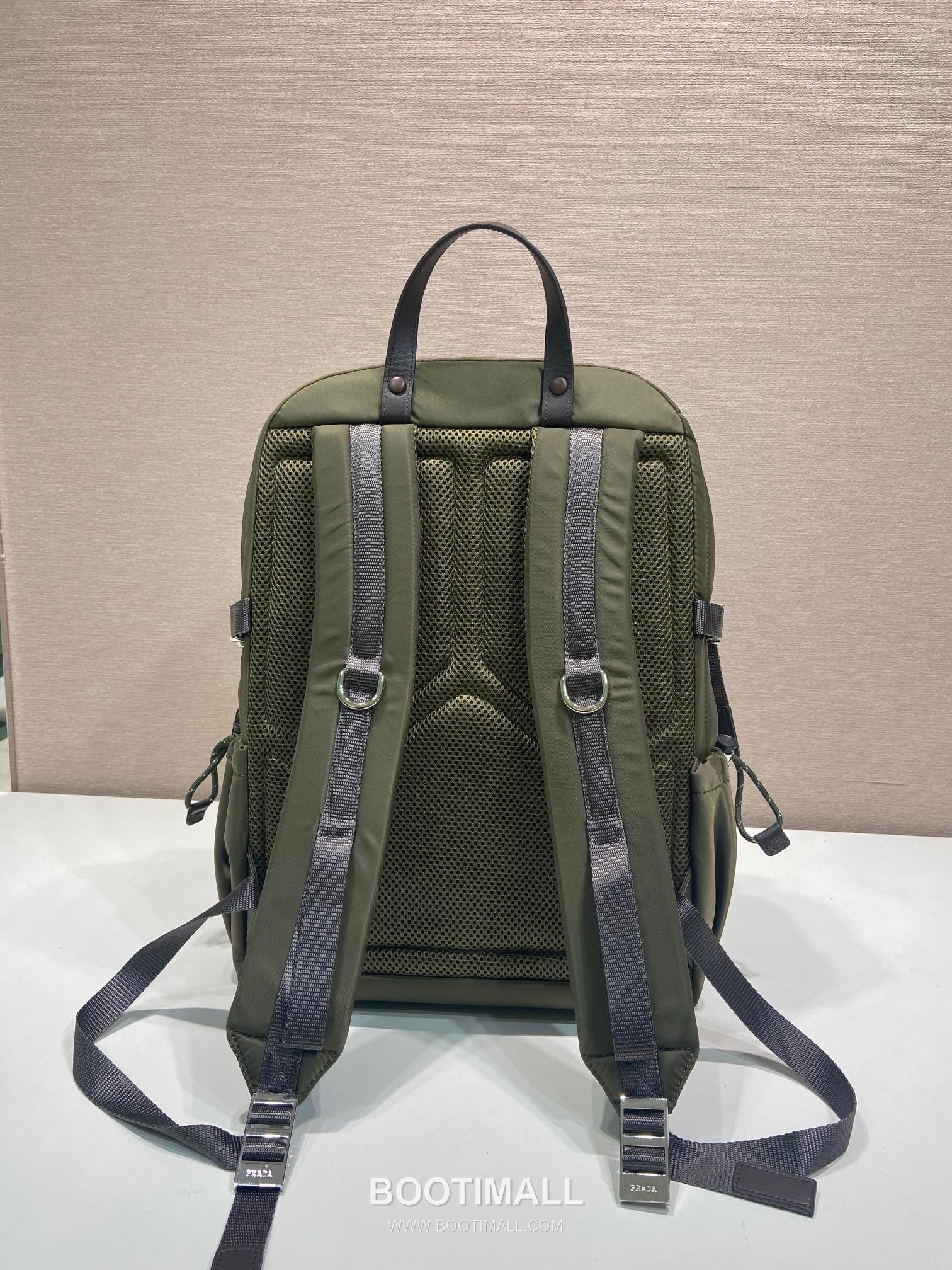 Prada Re-Nylon Backpack with Multi Pocket and Drawcord Detail 프라다 리나일론 멀티 포켓 드로우코드 디테일 백팩 2VZ122 29cm 12