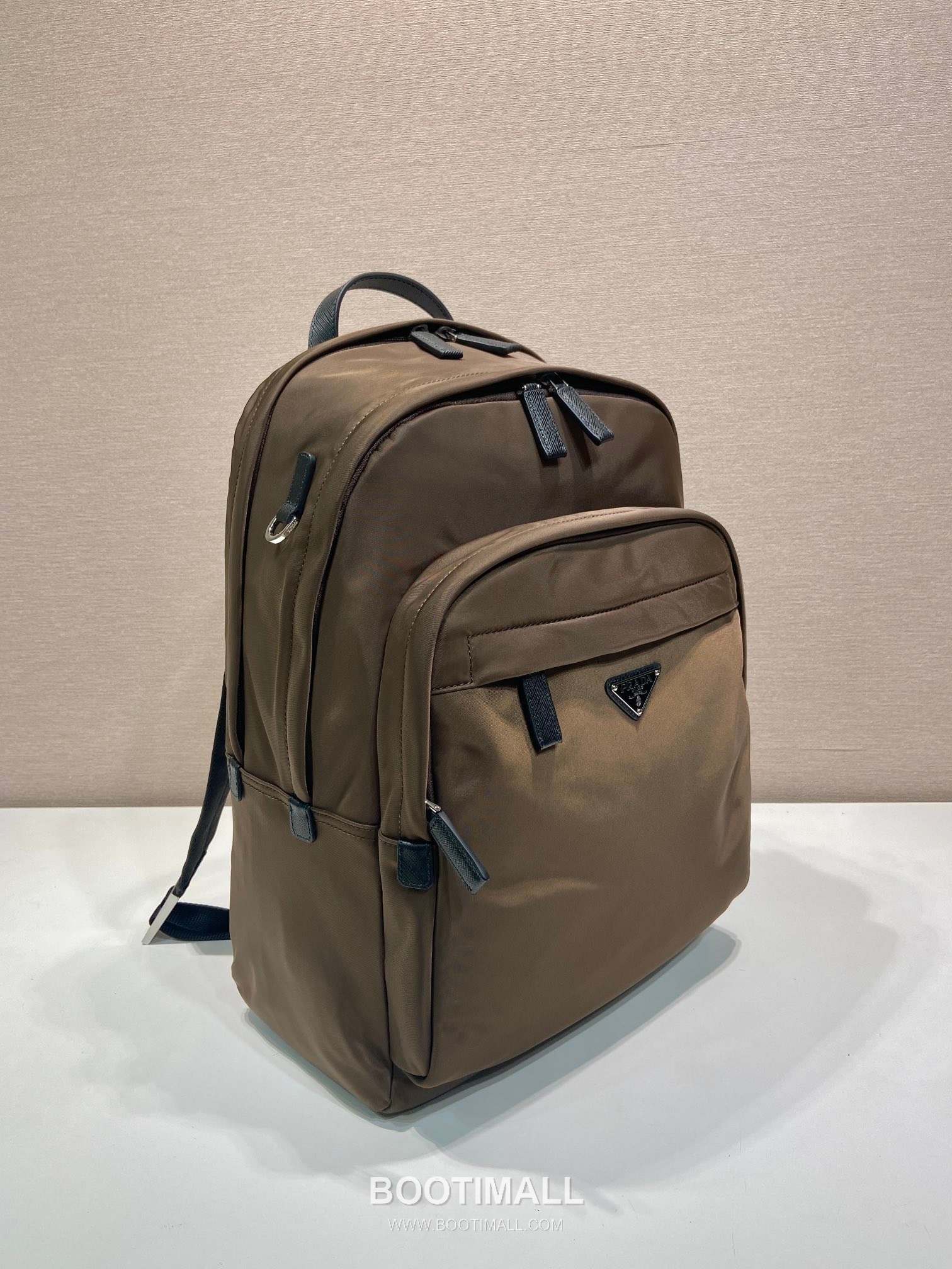 Prada Re-Nylon Backpack with Saffiano Leather Trim and Multi Pocket Detail 프라다 리나일론 사피아노 가죽 트림 멀티 포켓 백팩 2VZ048 31cm 2