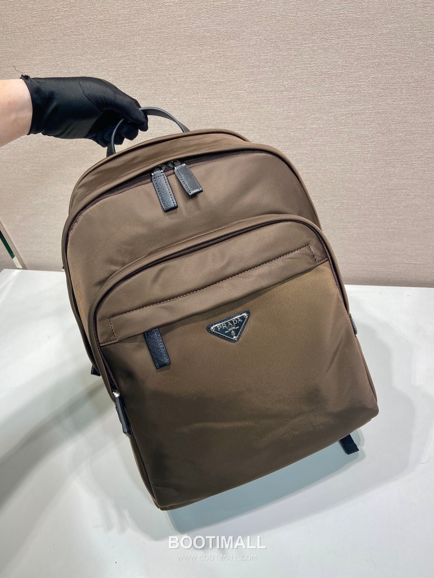 Prada Re-Nylon Backpack with Saffiano Leather Trim and Multi Pocket Detail 프라다 리나일론 사피아노 가죽 트림 멀티 포켓 백팩 2VZ048 31cm 3