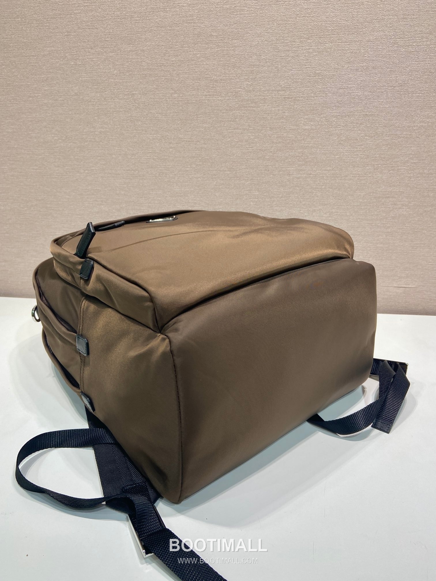 Prada Re-Nylon Backpack with Saffiano Leather Trim and Multi Pocket Detail 프라다 리나일론 사피아노 가죽 트림 멀티 포켓 백팩 2VZ048 31cm 6