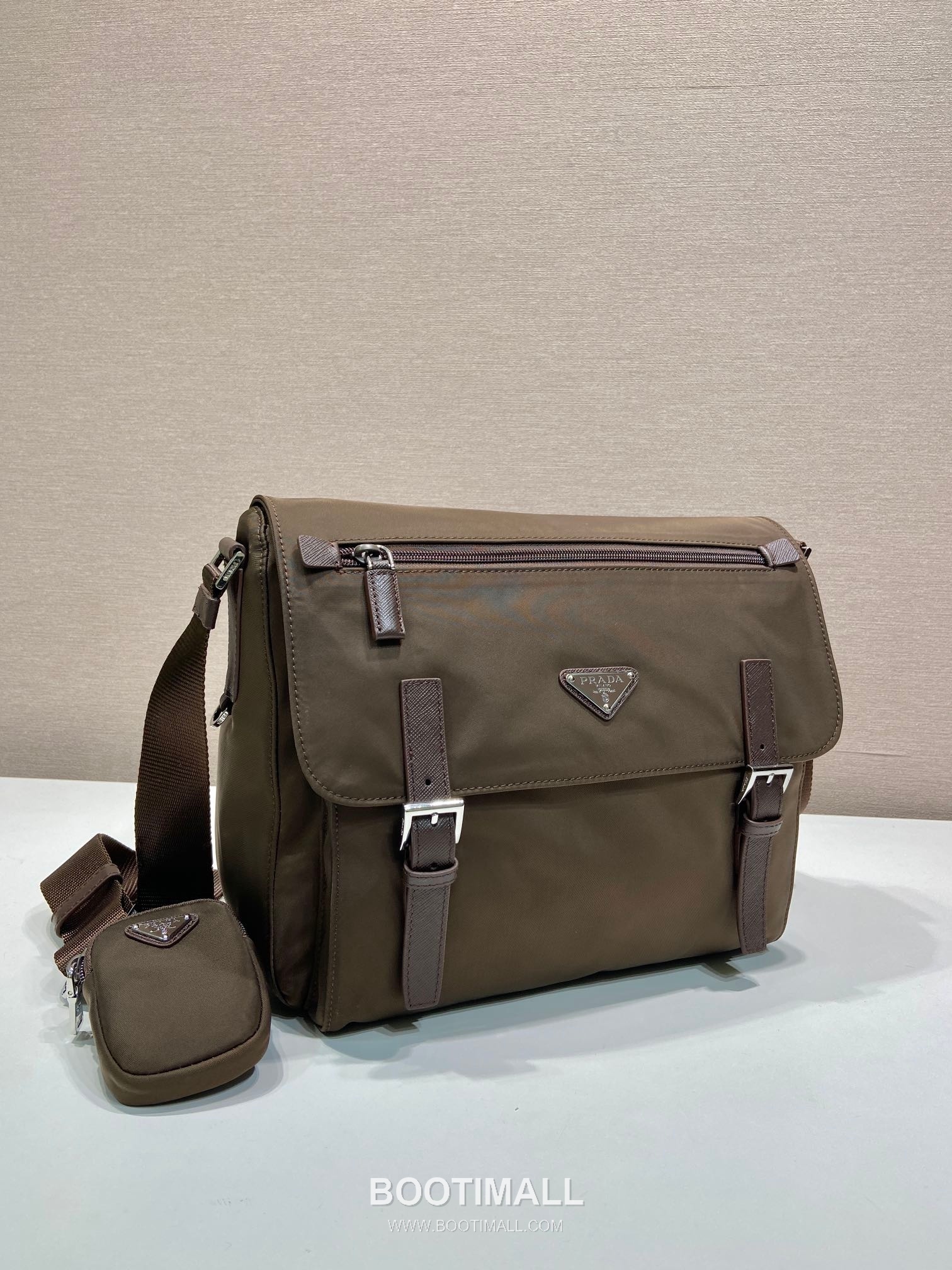 Prada Re-Nylon Messenger Bag with Flap Buckle and Detachable Mini Pouch Detail 프라다 리나일론 플랩 버클 탈부착 미니 파우치 메신저백 1BD953B 27cm 2