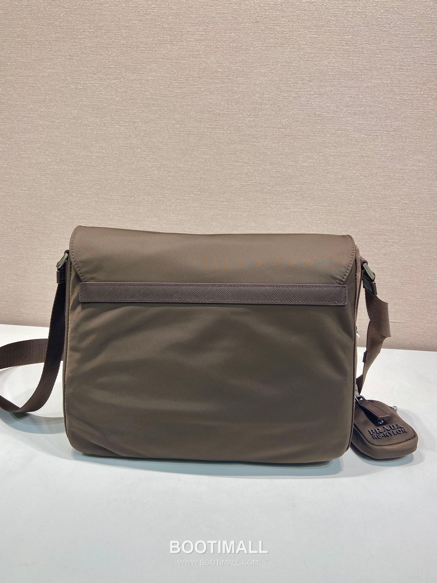 Prada Re-Nylon Messenger Bag with Flap Buckle and Detachable Mini Pouch Detail 프라다 리나일론 플랩 버클 탈부착 미니 파우치 메신저백 1BD953B 27cm 3