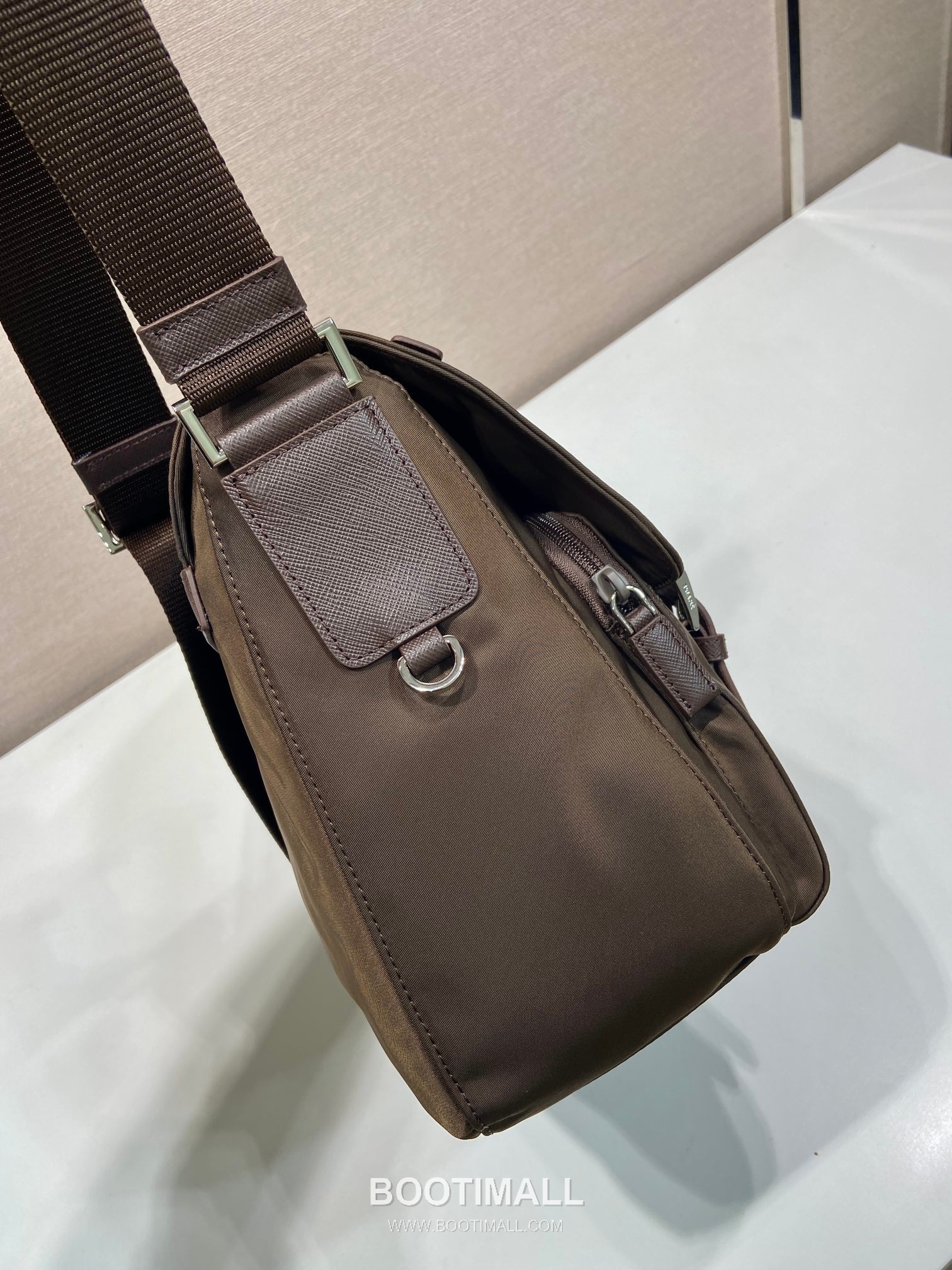 Prada Re-Nylon Messenger Bag with Flap Buckle and Detachable Mini Pouch Detail 프라다 리나일론 플랩 버클 탈부착 미니 파우치 메신저백 1BD953B 27cm 4