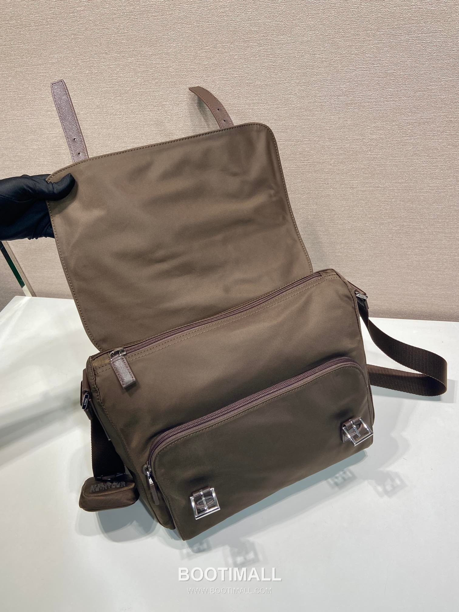 Prada Re-Nylon Messenger Bag with Flap Buckle and Detachable Mini Pouch Detail 프라다 리나일론 플랩 버클 탈부착 미니 파우치 메신저백 1BD953B 27cm 6