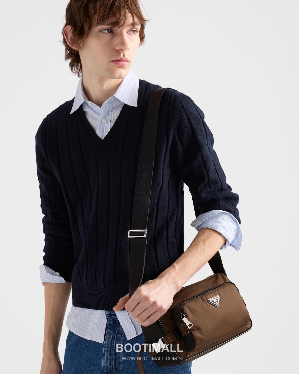 Prada Re-Nylon Messenger Bag with Saffiano Leather Trim and Triangle Logo Detail 프라다 리나일론 사피아노 가죽 트림 트라이앵글 로고 메신저백 2VH192 28cm 12