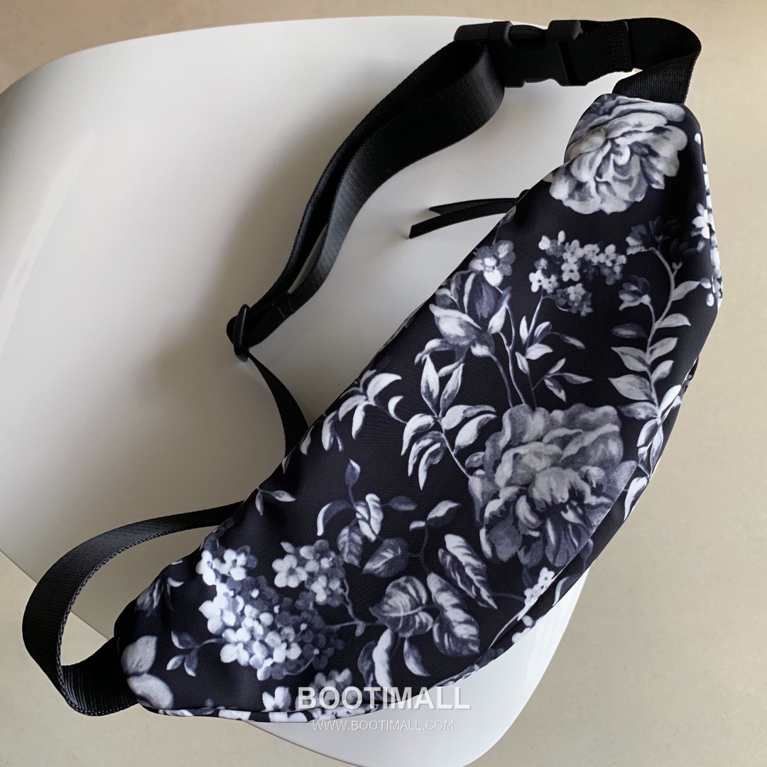 Givenchy Nylon Belt Bag Crossbody with 4G Jacquard Strap and Front Zip Pocket Detail 지방시 나일론 벨트백 크로스바디 4G 자카드 스트랩 프론트 지퍼 포켓 디테일 33cm 3