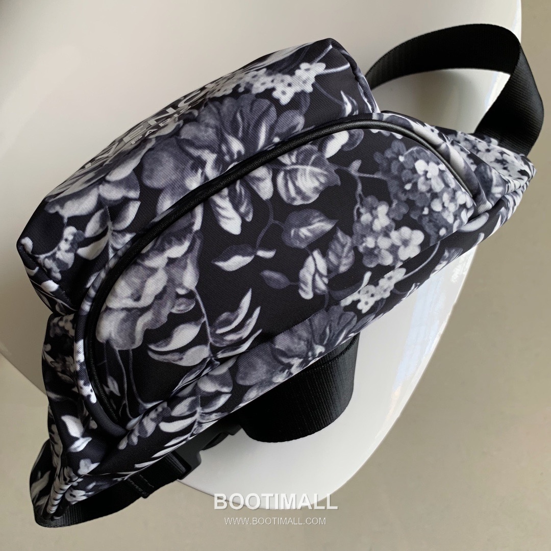 Givenchy Nylon Belt Bag Crossbody with 4G Jacquard Strap and Front Zip Pocket Detail 지방시 나일론 벨트백 크로스바디 4G 자카드 스트랩 프론트 지퍼 포켓 디테일 33cm 4