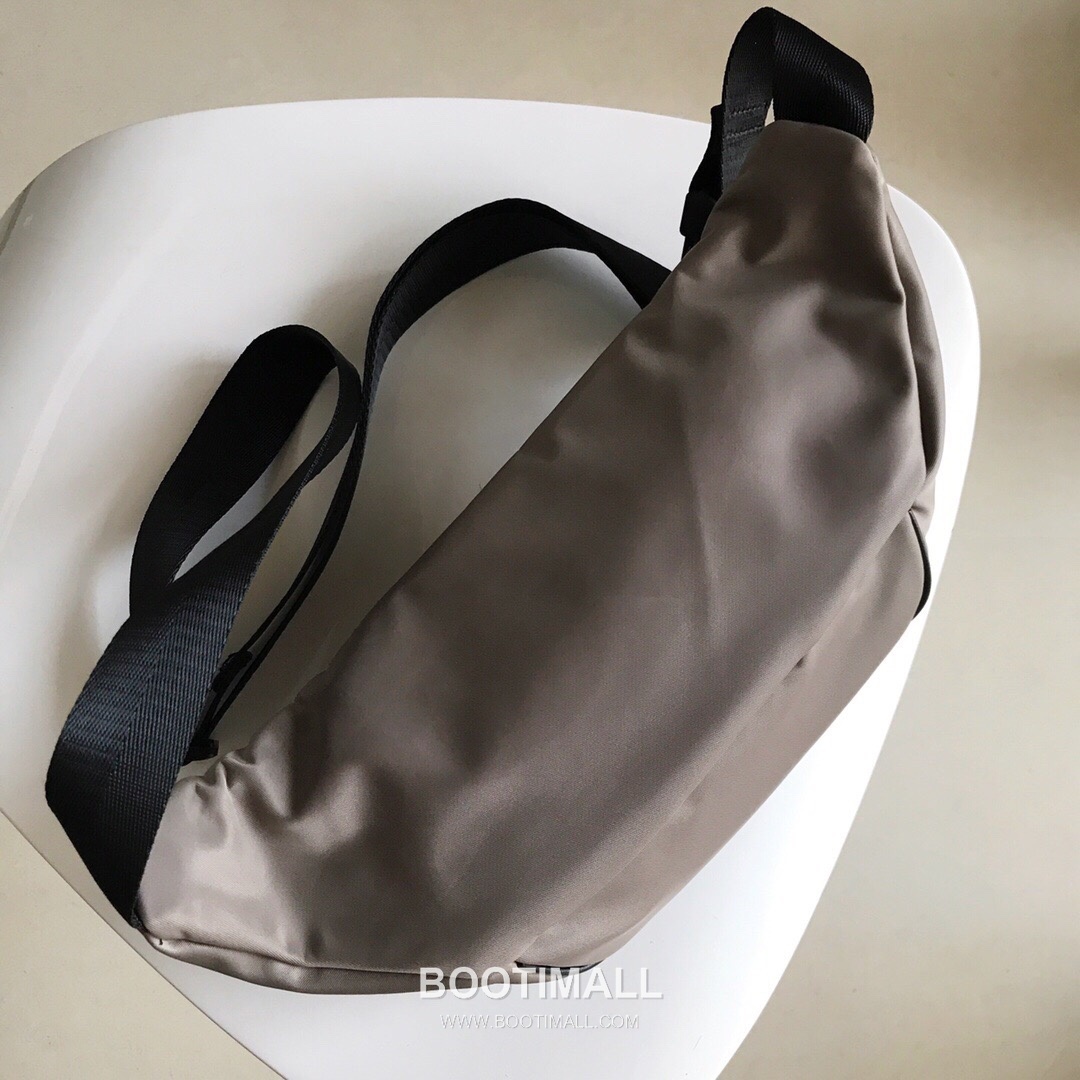 Givenchy Nylon Belt Bag Crossbody with 4G Jacquard Strap and Front Zip Pocket Detail 지방시 나일론 벨트백 크로스바디 4G 자카드 스트랩 프론트 지퍼 포켓 디테일 33cm 5