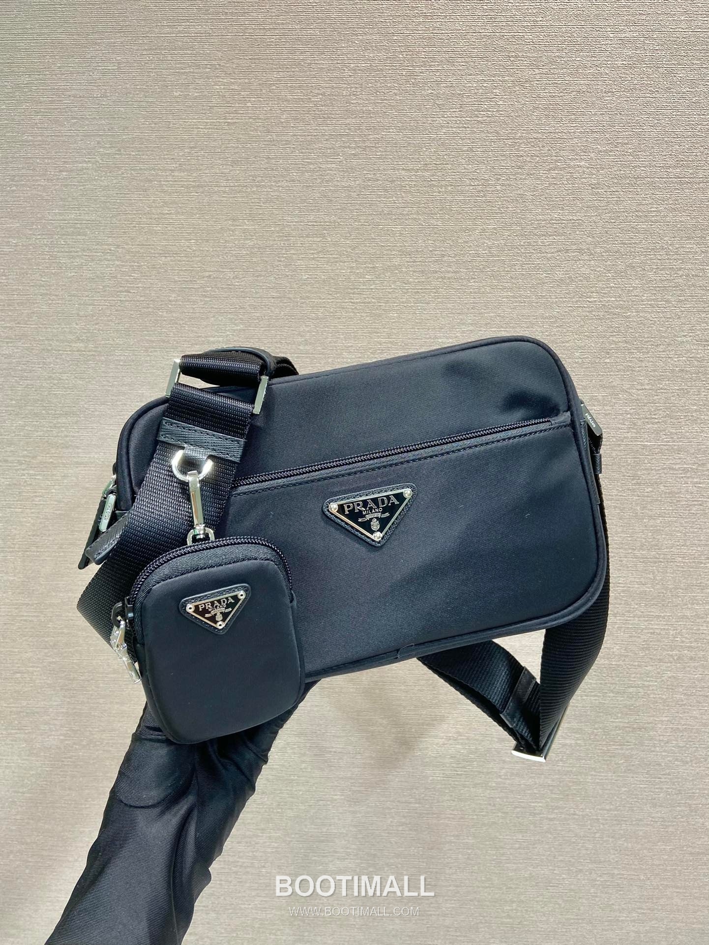Prada Re-Nylon Three-in-One Shoulder Bag with Detachable Mini Pouch Strap Detail 프라다 리나일론 탈부착 미니 파우치 스트랩 삼합일 숄더백 1BC167 23cm 1