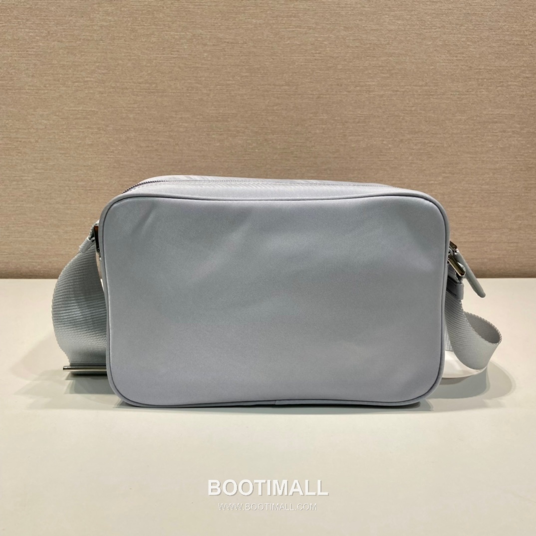 Prada Re-Nylon Three-in-One Shoulder Bag with Detachable Mini Pouch Strap Detail 프라다 리나일론 탈부착 미니 파우치 스트랩 삼합일 숄더백 1BC167 23cm 4