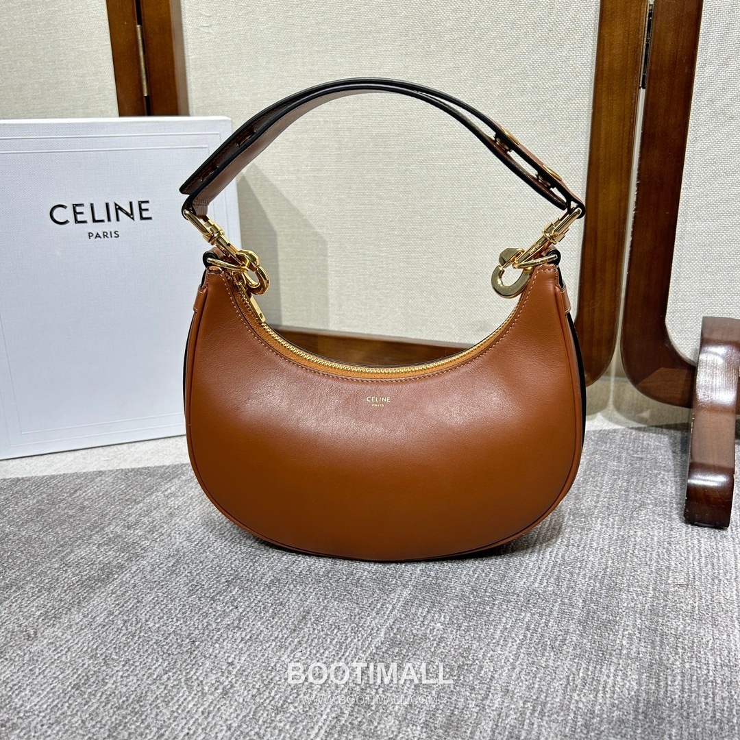 Celine Ava Strap Leather Shoulder Bag with Adjustable Buckle Detail 셀린느 아바 스트랩 레더 조절 버클 숄더백 196923 24cm 1