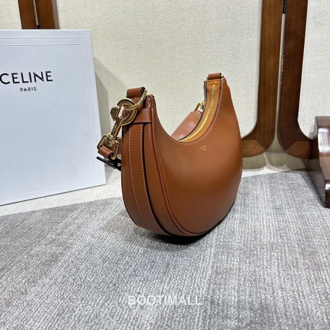 Celine Ava Strap Leather Shoulder Bag with Adjustable Buckle Detail 셀린느 아바 스트랩 레더 조절 버클 숄더백 196923 24cm 2