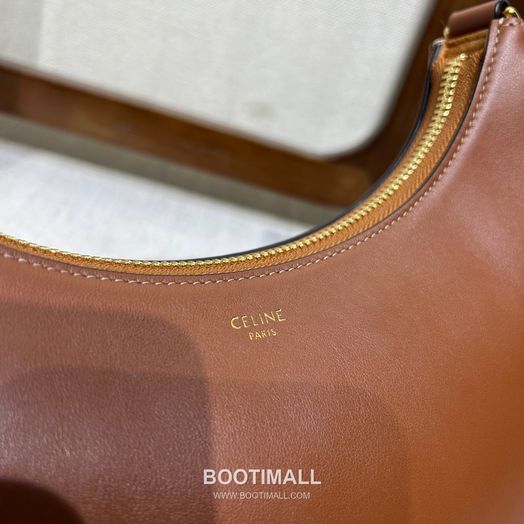 Celine Ava Strap Leather Shoulder Bag with Adjustable Buckle Detail 셀린느 아바 스트랩 레더 조절 버클 숄더백 196923 24cm 5