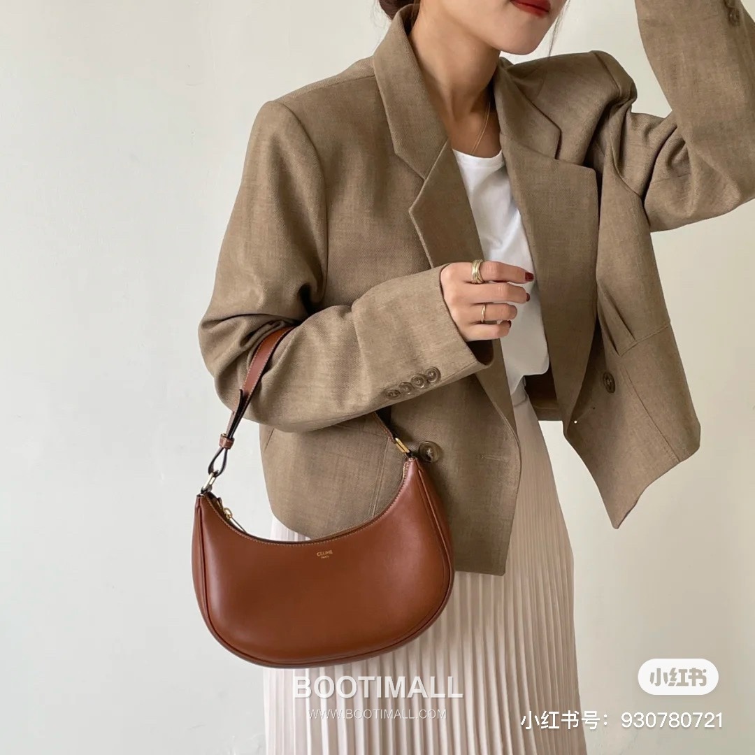 Celine Ava Strap Leather Shoulder Bag with Adjustable Buckle Detail 셀린느 아바 스트랩 레더 조절 버클 숄더백 196923 24cm 9