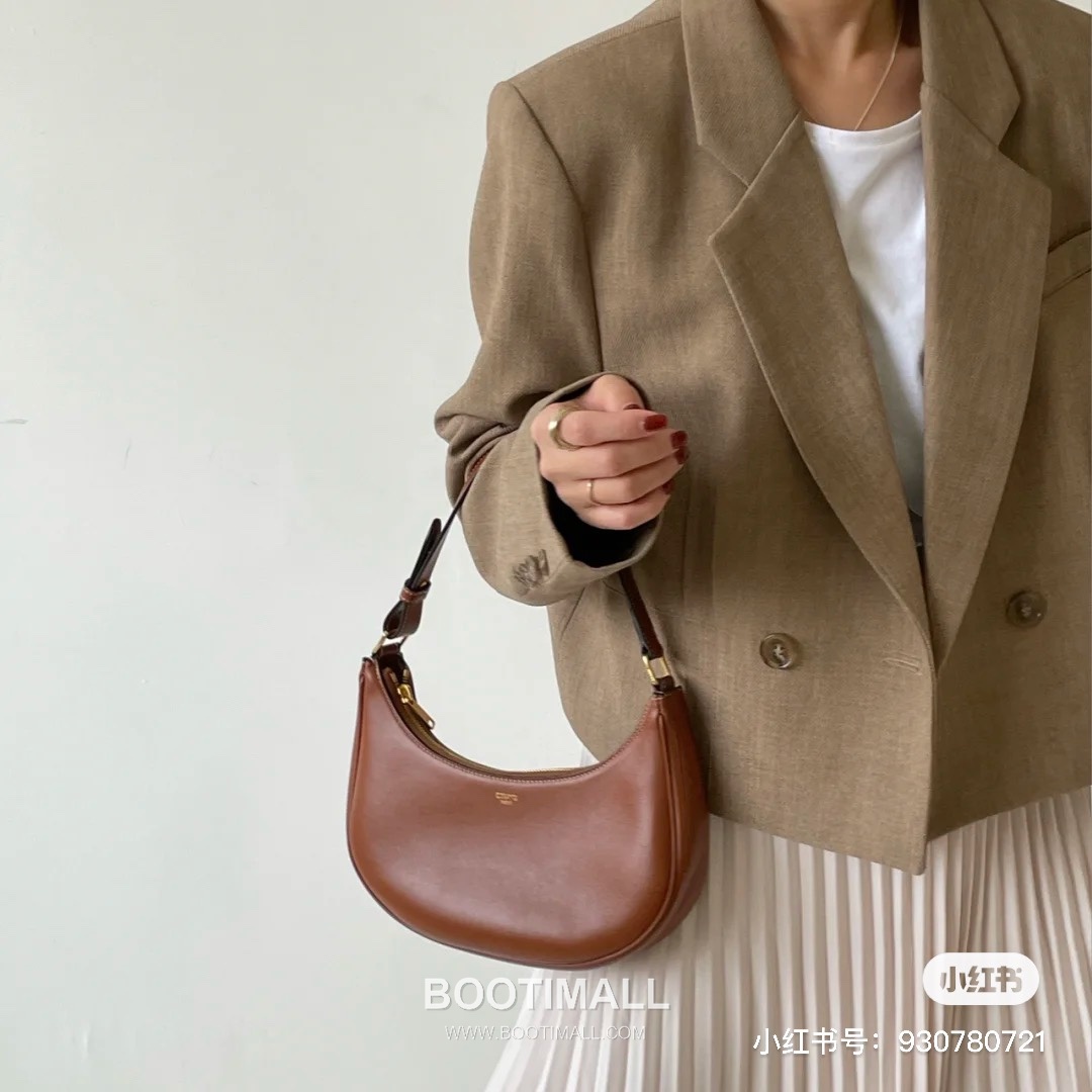 Celine Ava Strap Leather Shoulder Bag with Adjustable Buckle Detail 셀린느 아바 스트랩 레더 조절 버클 숄더백 196923 24cm 10