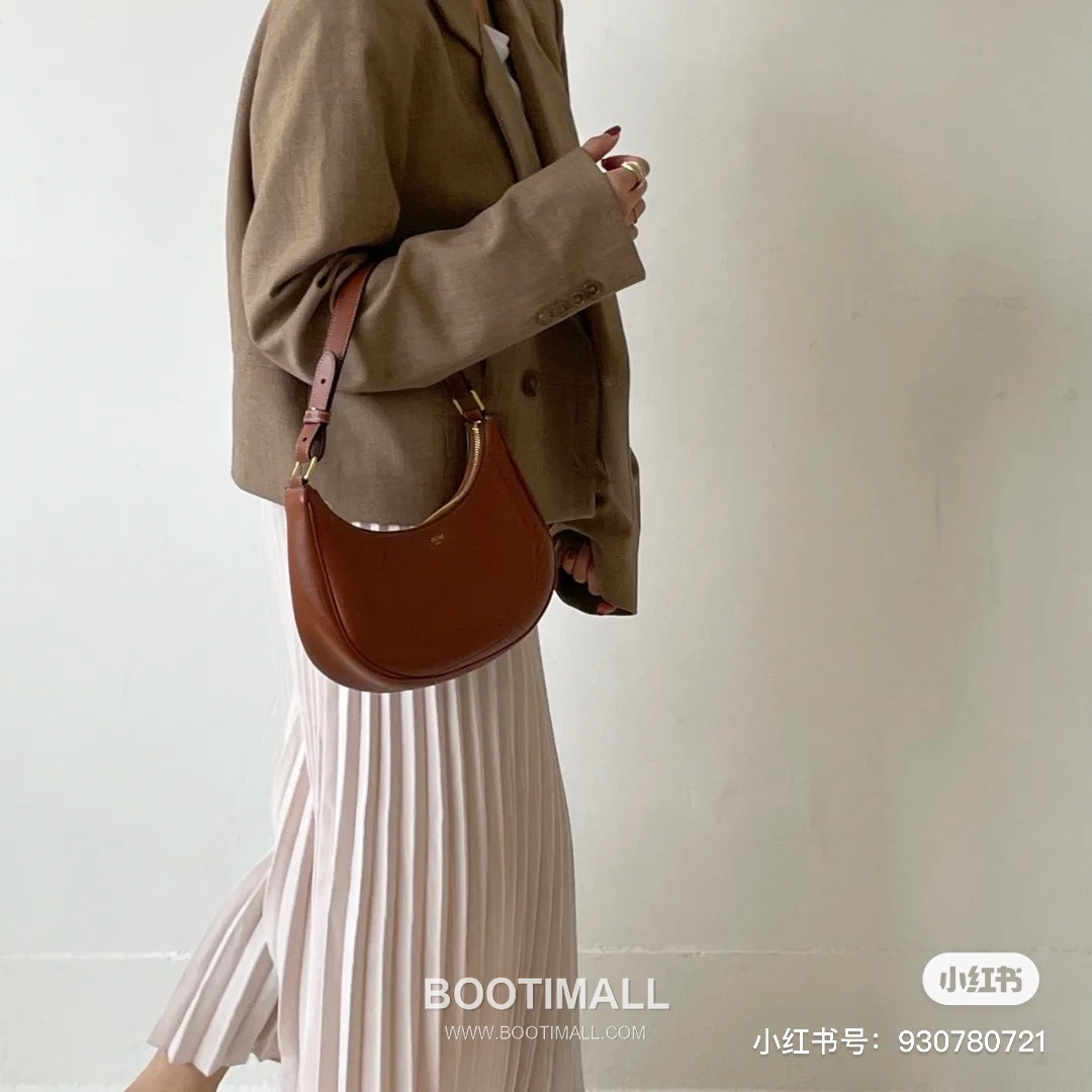 Celine Ava Strap Leather Shoulder Bag with Adjustable Buckle Detail 셀린느 아바 스트랩 레더 조절 버클 숄더백 196923 24cm 13