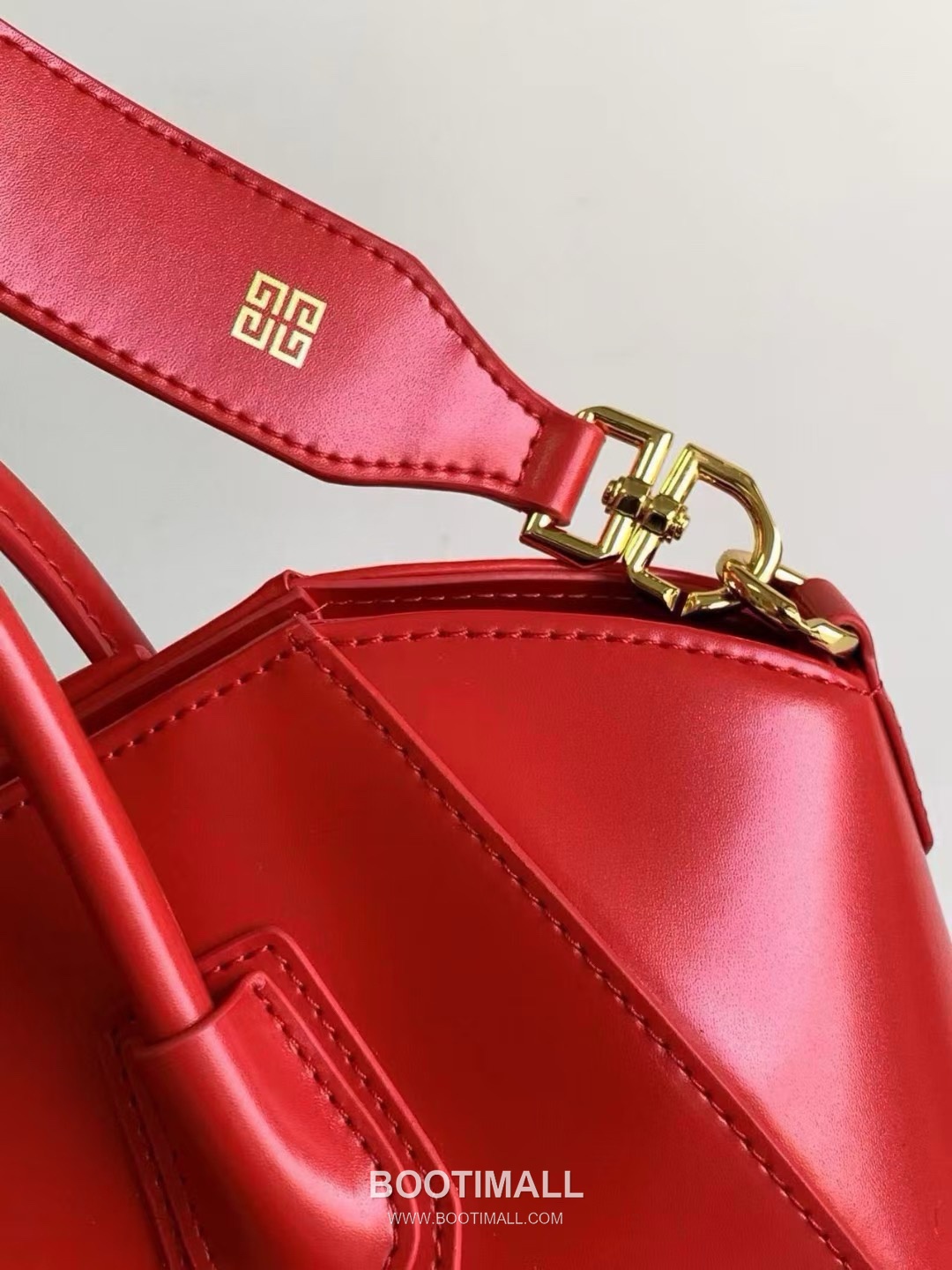 Givenchy Antigona Box Leather Tote Bag with Gold Hardware Detail 지방시 안티고나 박스 레더 골드 하드웨어 토트백 9981-3 22cm 6