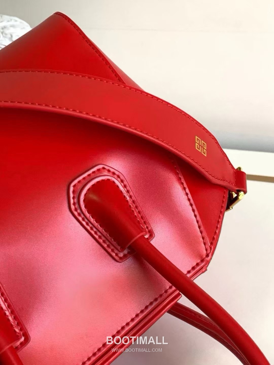 Givenchy Antigona Box Leather Tote Bag with Gold Hardware Detail 지방시 안티고나 박스 레더 골드 하드웨어 토트백 9981-3 22cm 7