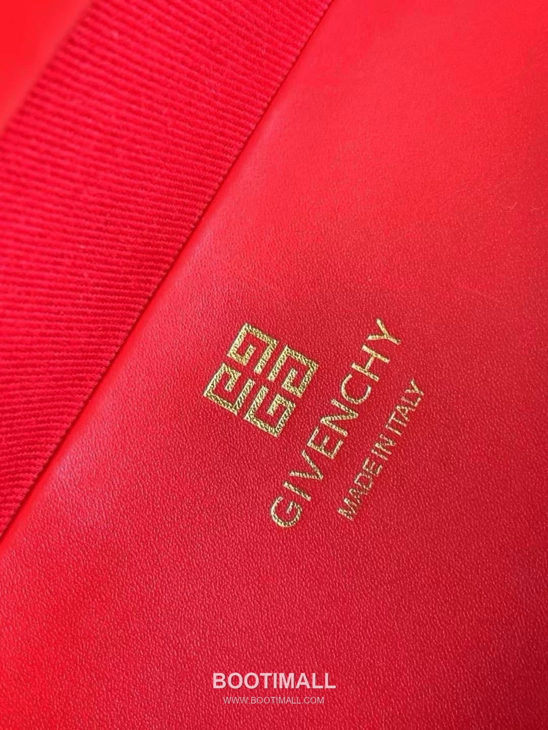 Givenchy Antigona Box Leather Tote Bag with Gold Hardware Detail 지방시 안티고나 박스 레더 골드 하드웨어 토트백 9981-3 22cm 9