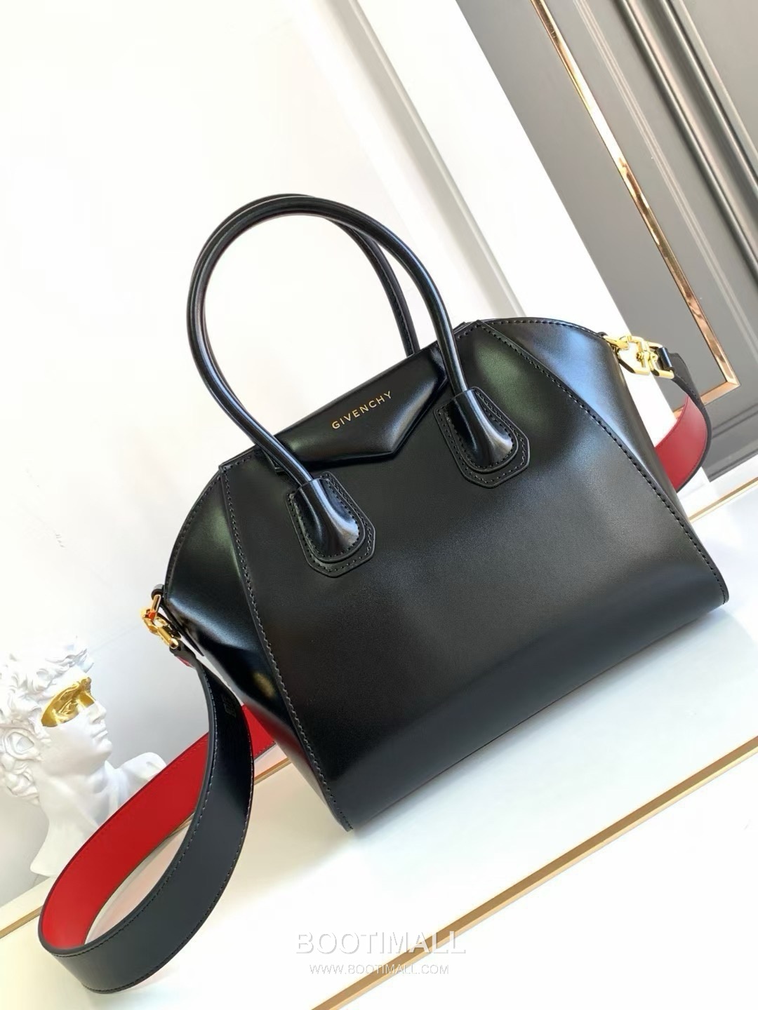 Givenchy Antigona Box Leather Tote Bag with Gold Hardware Detail 지방시 안티고나 박스 레더 골드 하드웨어 토트백 9981-3 22cm 1