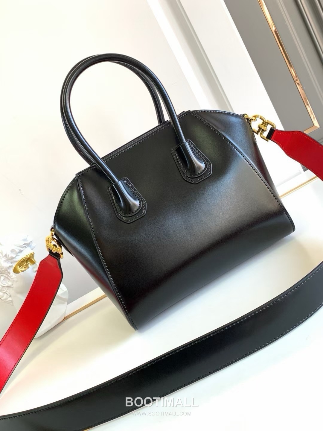 Givenchy Antigona Box Leather Tote Bag with Gold Hardware Detail 지방시 안티고나 박스 레더 골드 하드웨어 토트백 9981-3 22cm 3