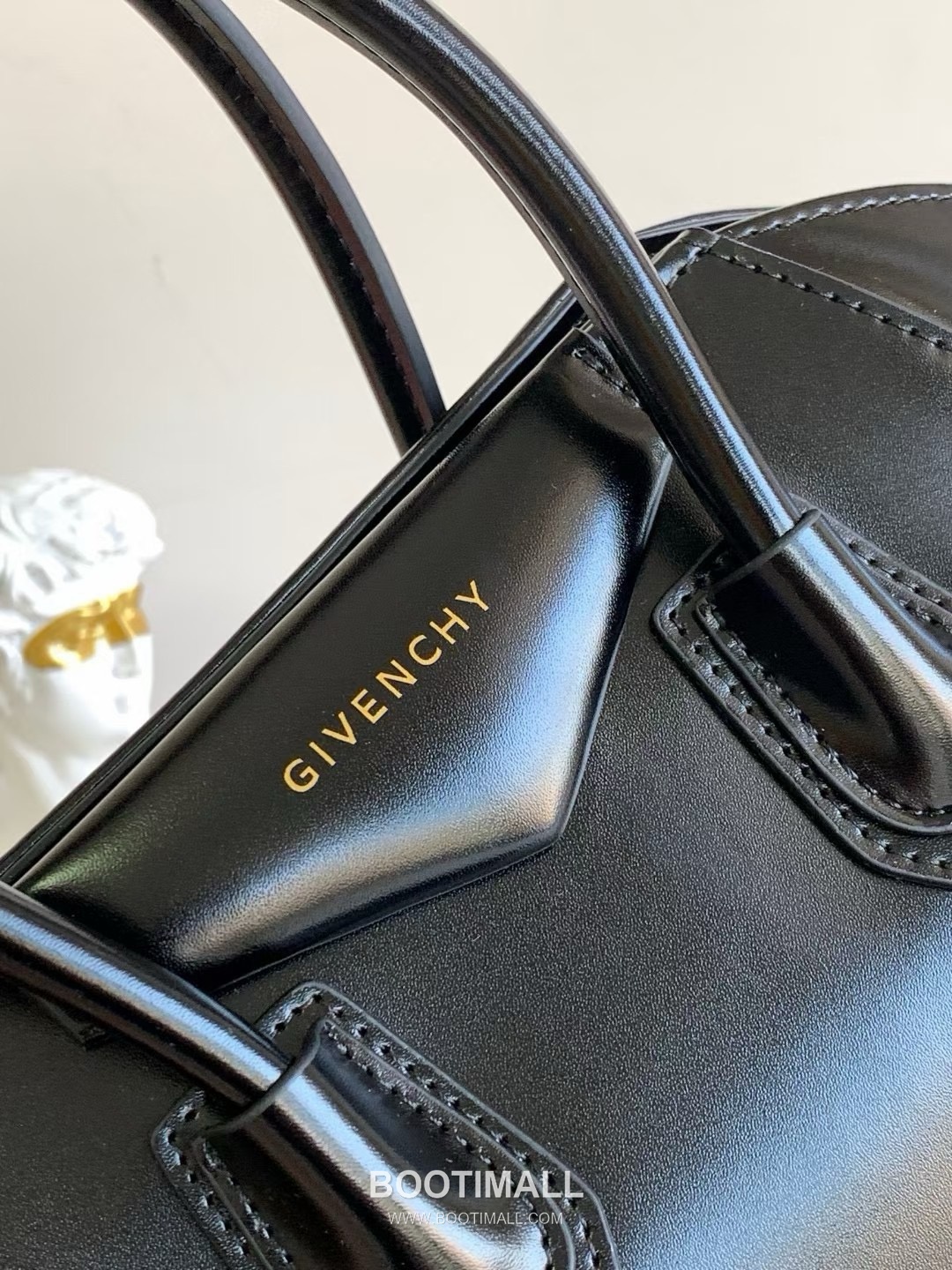 Givenchy Antigona Box Leather Tote Bag with Gold Hardware Detail 지방시 안티고나 박스 레더 골드 하드웨어 토트백 9981-3 22cm 4