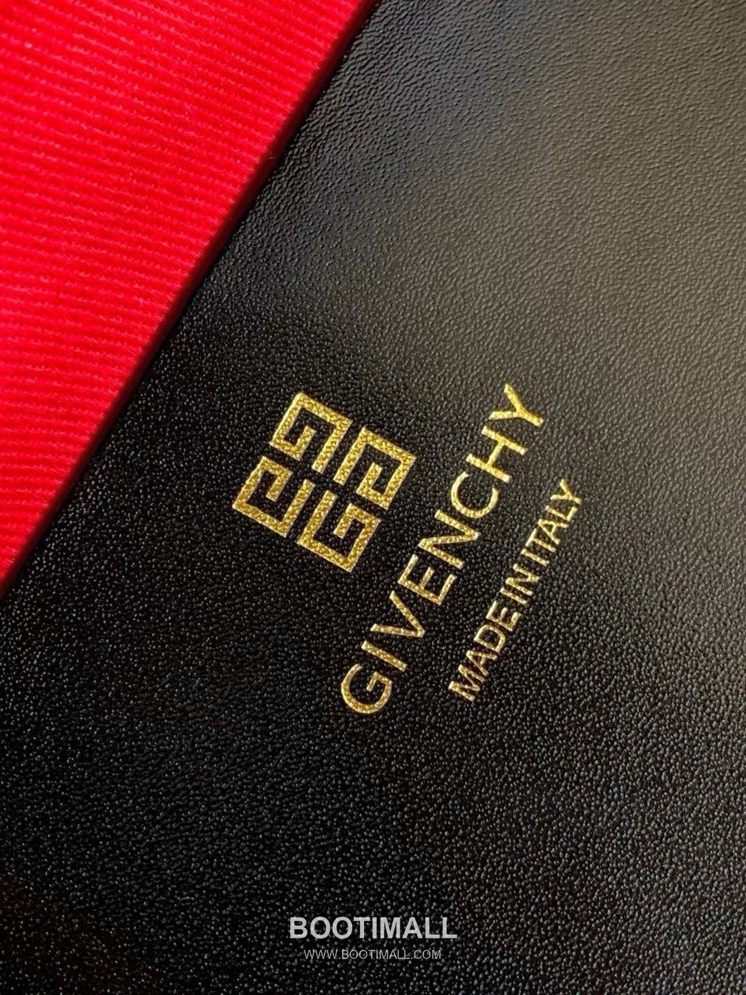 Givenchy Antigona Box Leather Tote Bag with Gold Hardware Detail 지방시 안티고나 박스 레더 골드 하드웨어 토트백 9981-3 22cm 9