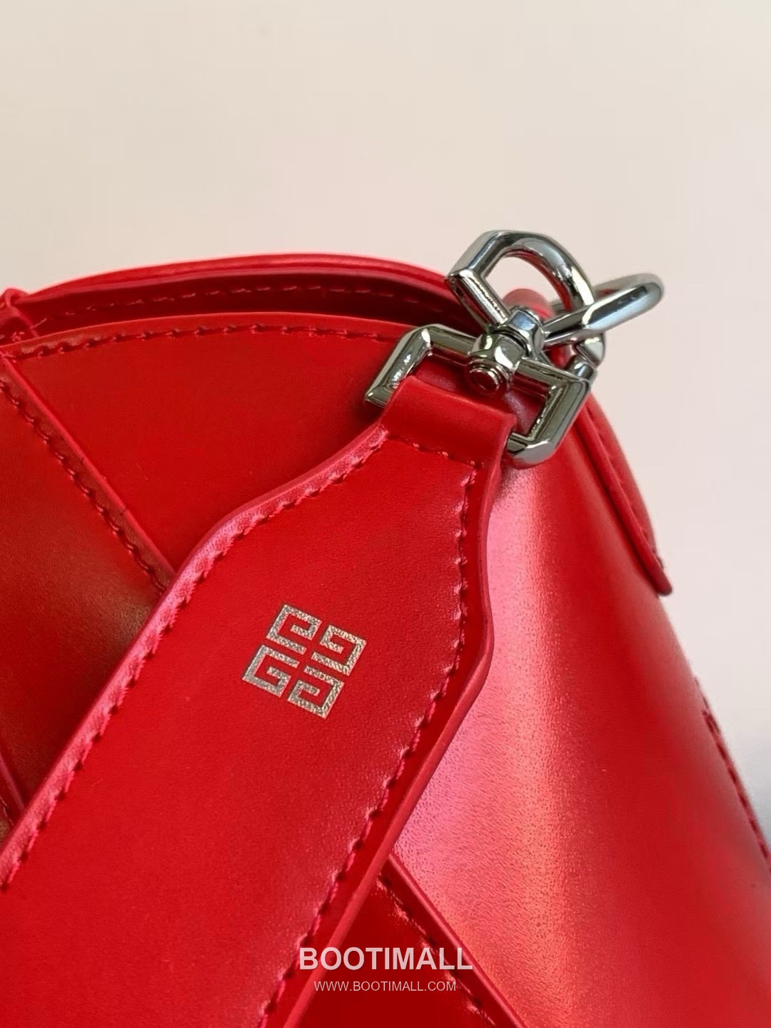 Givenchy Antigona Box Leather Tote Bag with Gold Hardware Detail 지방시 안티고나 박스 레더 골드 하드웨어 토트백 9981-3 22cm 6