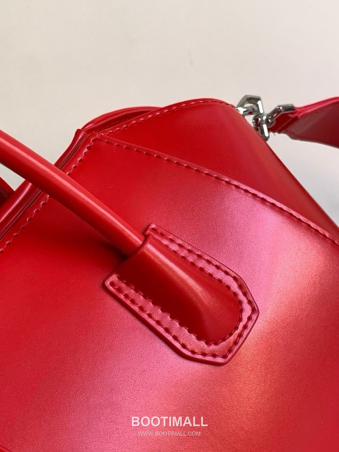 Givenchy Antigona Box Leather Tote Bag with Gold Hardware Detail 지방시 안티고나 박스 레더 골드 하드웨어 토트백 9981-3 22cm 7