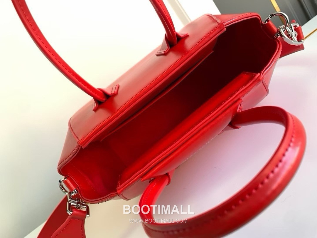 Givenchy Antigona Box Leather Tote Bag with Gold Hardware Detail 지방시 안티고나 박스 레더 골드 하드웨어 토트백 9981-3 22cm 8