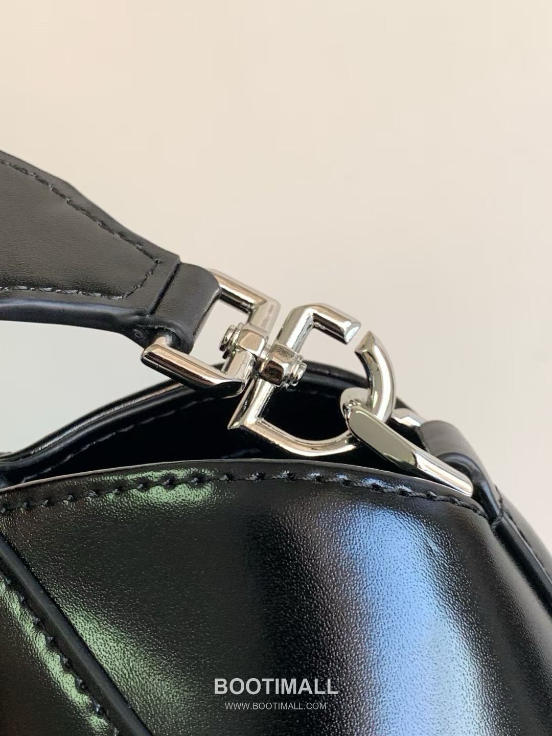 Givenchy Antigona Box Leather Tote Bag with Gold Hardware Detail 지방시 안티고나 박스 레더 골드 하드웨어 토트백 9981-3 22cm 7