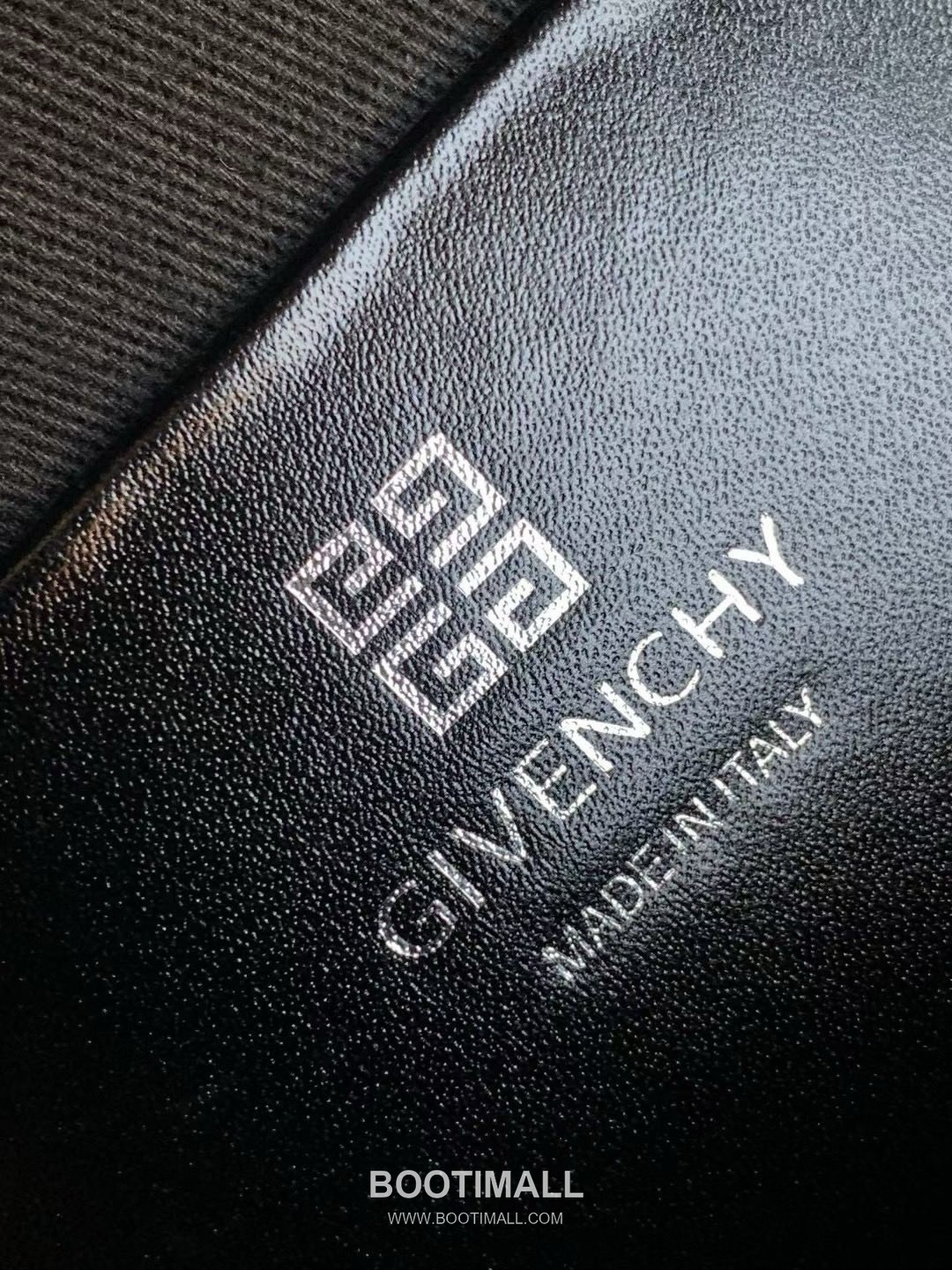 Givenchy Antigona Box Leather Tote Bag with Gold Hardware Detail 지방시 안티고나 박스 레더 골드 하드웨어 토트백 9981-3 22cm 9