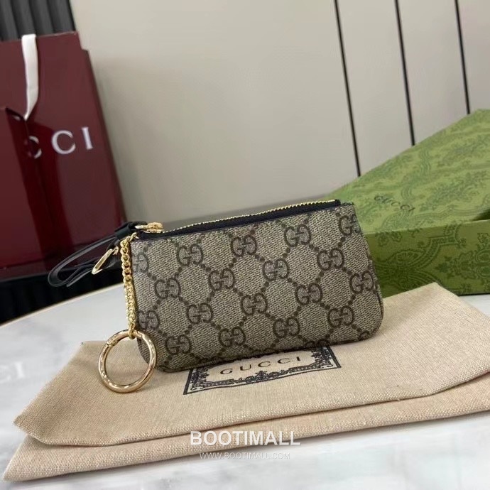 Gucci GG Emblem Canvas Card Holder with Leather Wrist Strap Detail 구찌 GG 엠블럼 캔버스 가죽 손목 스트랩 카드홀더 819113 12cm 1