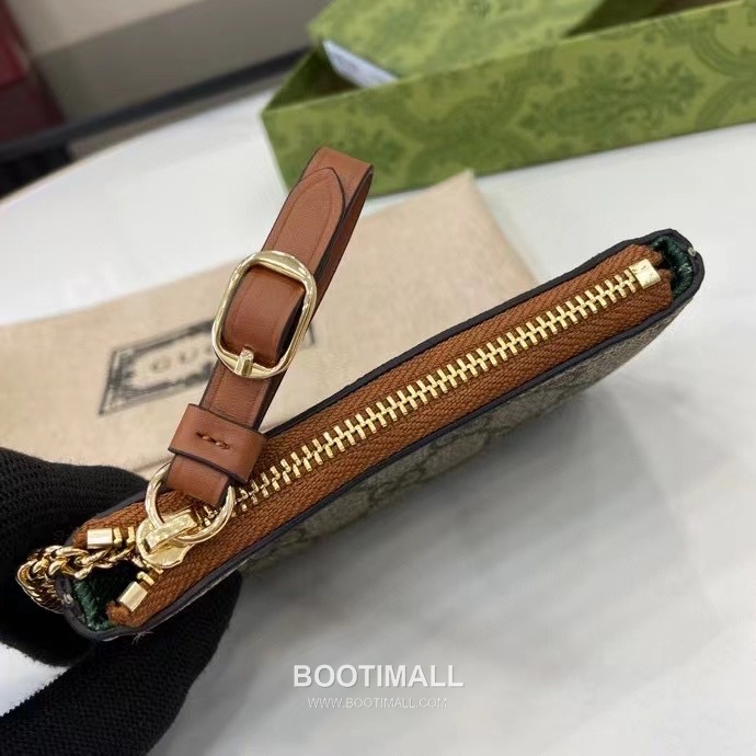 Gucci GG Emblem Canvas Card Holder with Leather Wrist Strap Detail 구찌 GG 엠블럼 캔버스 가죽 손목 스트랩 카드홀더 819113 12cm 5