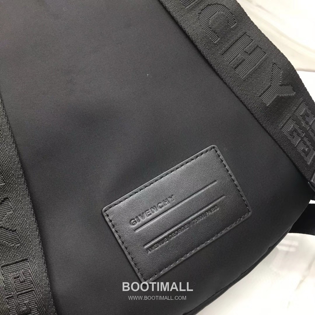 Givenchy Nylon Canvas Backpack with Calfskin Trim and Drawstring Closure Detail 지방시 나일론 캔버스 카프스킨 트림 드로우스트링 백팩 29913-2 30cm 5