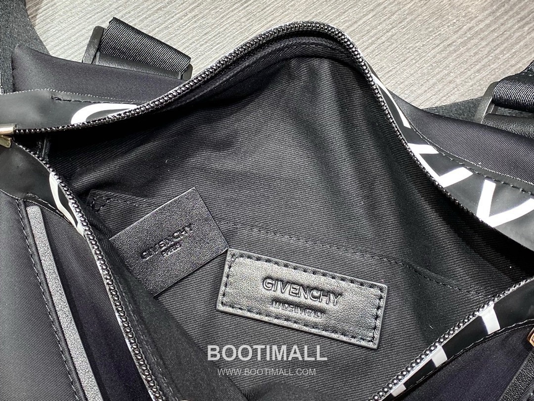 Givenchy Nylon Canvas Crossbody Bag with Calfskin Trim and Logo Zip Detail 지방시 나일론 캔버스 카프스킨 트림 로고 지퍼 크로스바디백 26cm 9