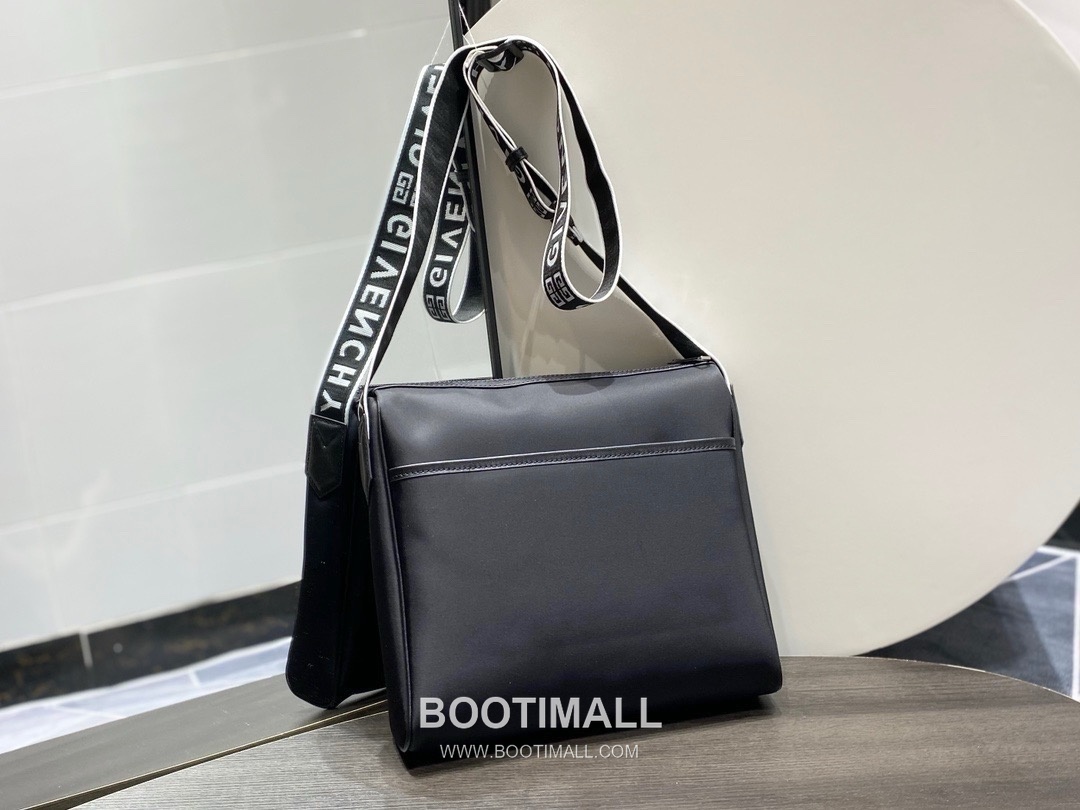 Givenchy Nylon Canvas Crossbody Bag with Calfskin Trim and Logo Zip Closure Detail 지방시 나일론 캔버스 카프스킨 트림 로고 지퍼 클로저 크로스바디백 26cm 2