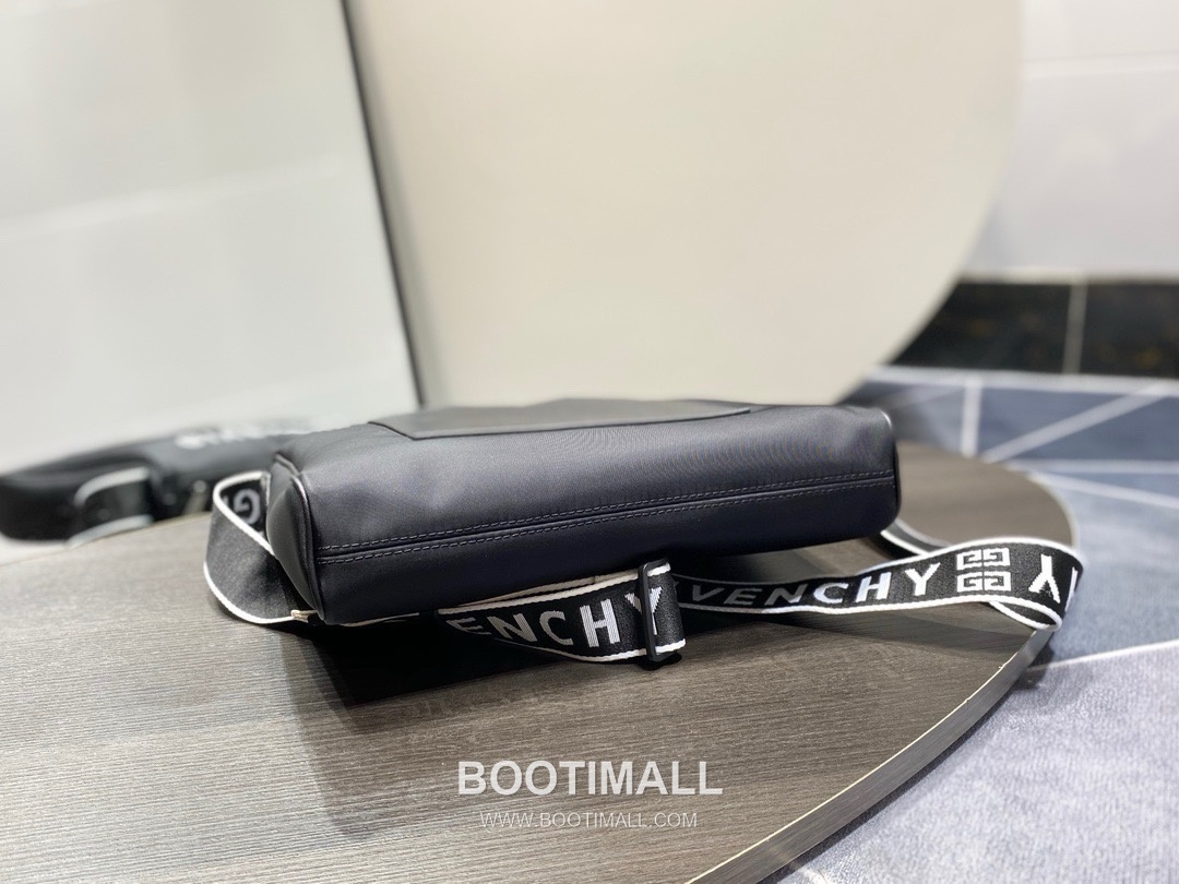 Givenchy Nylon Canvas Crossbody Bag with Calfskin Trim and Logo Zip Closure Detail 지방시 나일론 캔버스 카프스킨 트림 로고 지퍼 클로저 크로스바디백 26cm 4