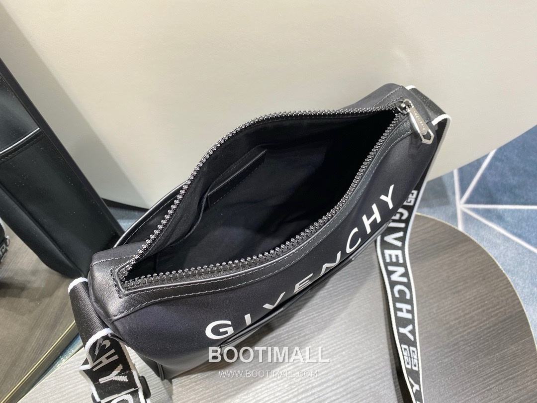 Givenchy Nylon Canvas Crossbody Bag with Calfskin Trim and Logo Zip Closure Detail 지방시 나일론 캔버스 카프스킨 트림 로고 지퍼 클로저 크로스바디백 26cm 9