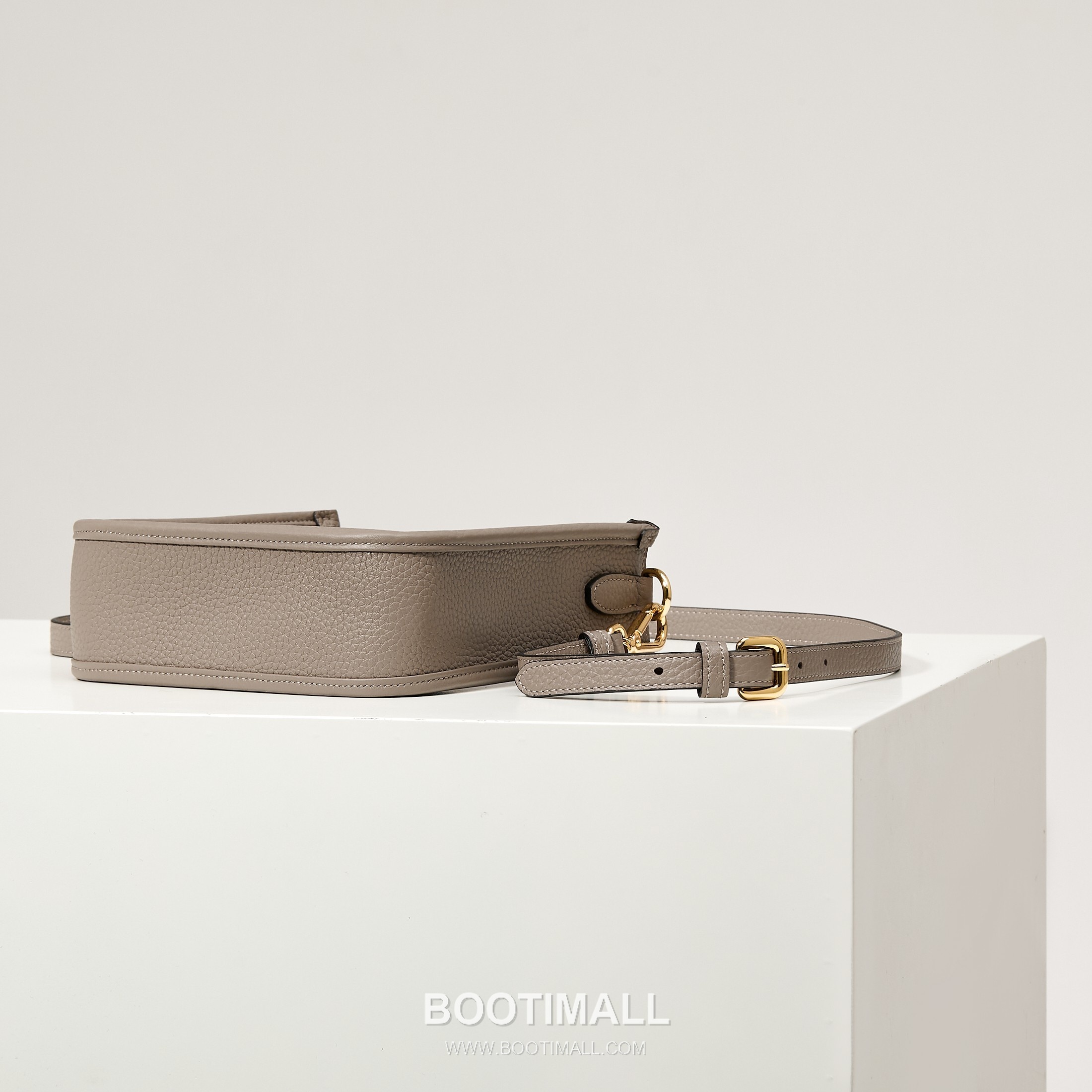 Prada Leather Mini Tote Bag with Triangle Logo and Dual Strap Detail 프라다 레더 트라이앵글 로고 듀얼 스트랩 미니 토트백 1BH191-1 19cm 4