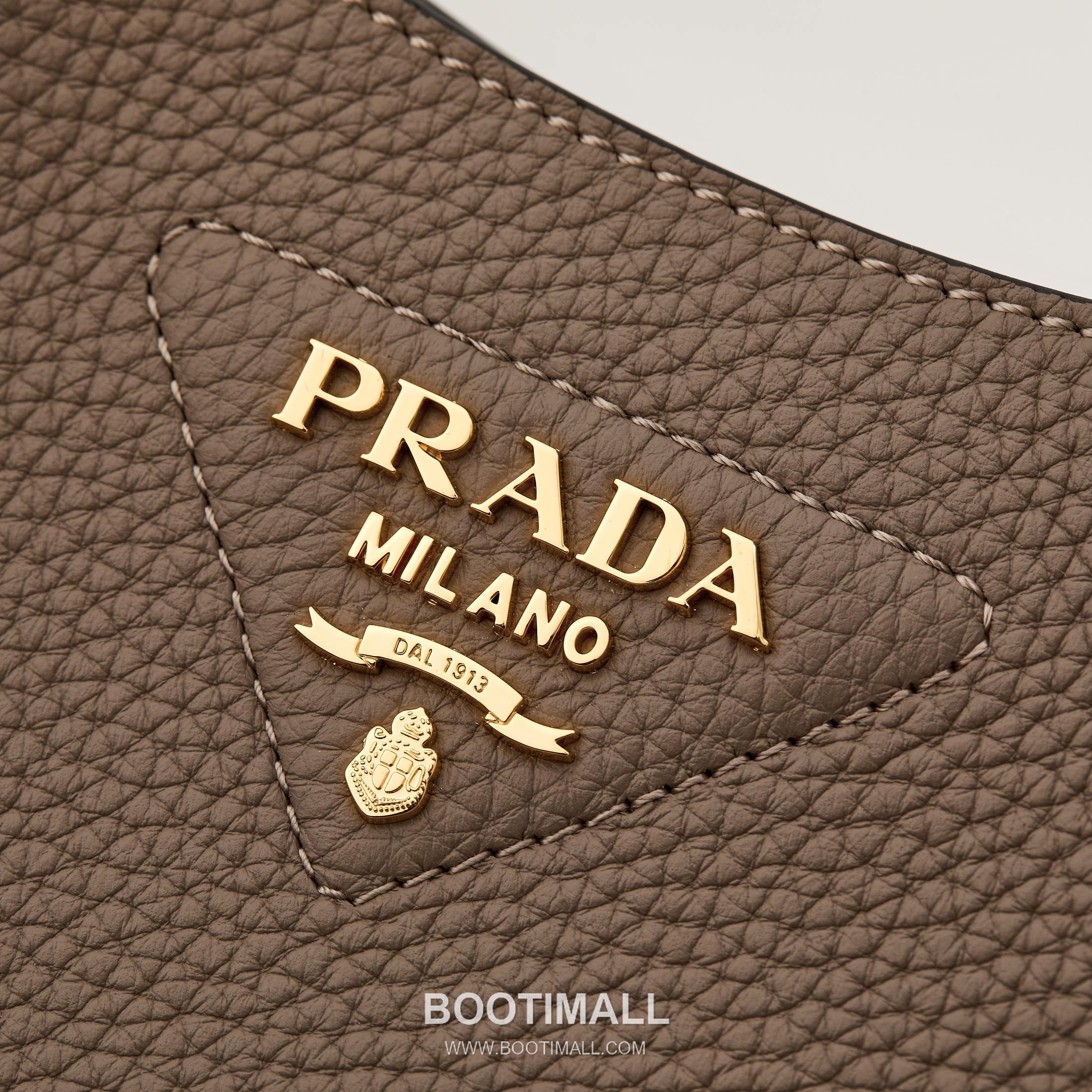 Prada Leather Mini Tote Bag with Triangle Logo and Dual Strap Detail 프라다 레더 트라이앵글 로고 듀얼 스트랩 미니 토트백 1BH191-1 19cm 6